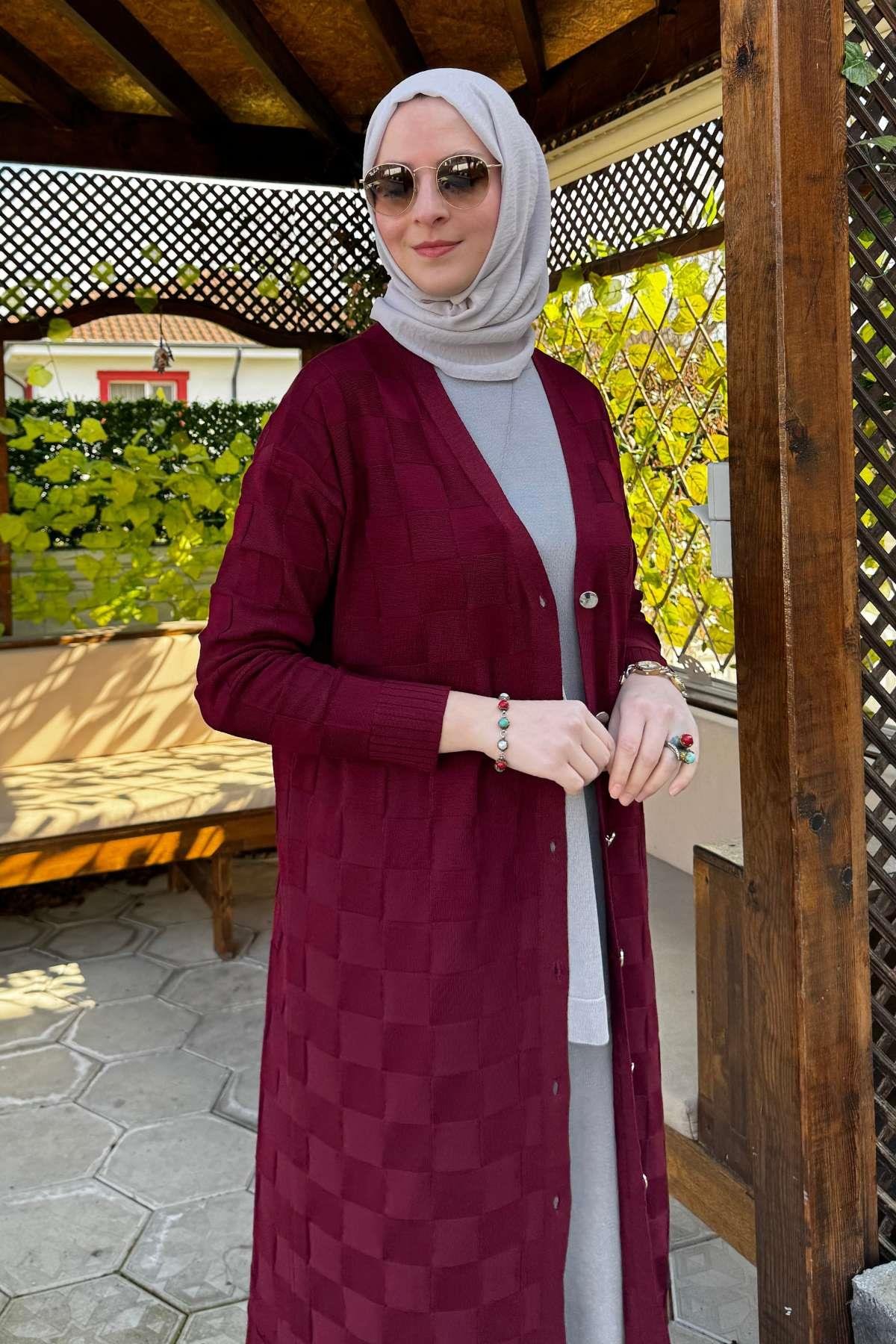 Dama Desenli Bej Triko Hırka | Rabia Şamlı | Tesettür Giyim, Elbise ve Kadın Giyim Modası