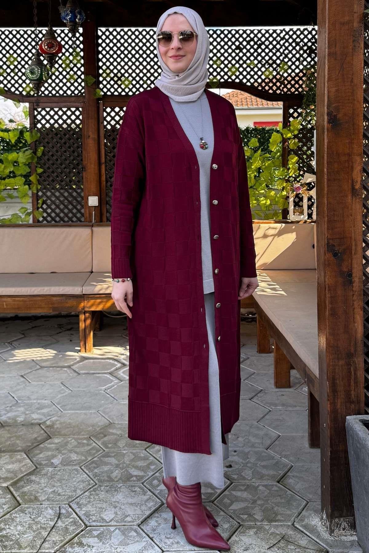Dama Desenli Bej Triko Hırka | Rabia Şamlı | Tesettür Giyim, Elbise ve Kadın Giyim Modası