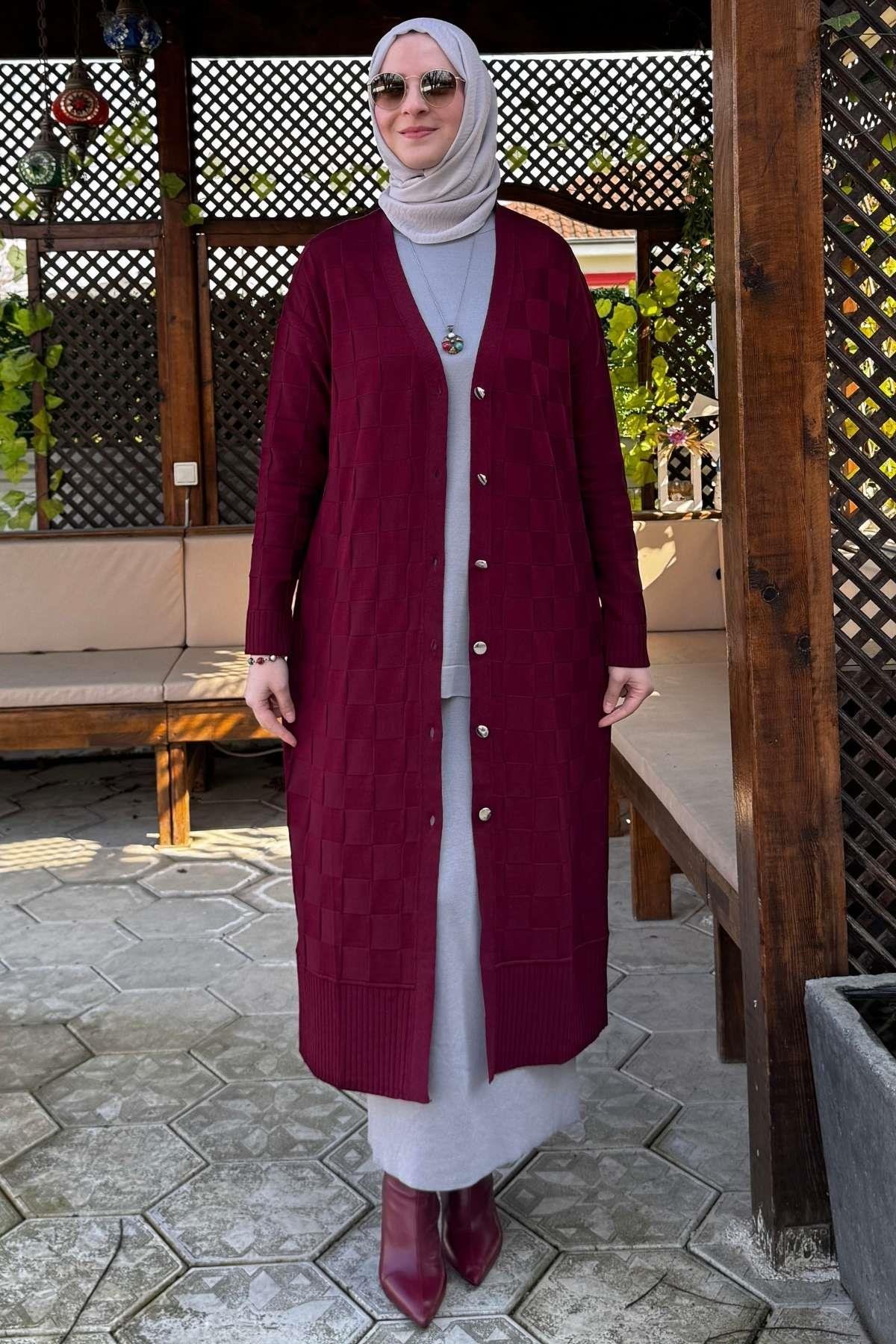 Dama Desenli Bej Triko Hırka | Rabia Şamlı | Tesettür Giyim, Elbise ve Kadın Giyim Modası