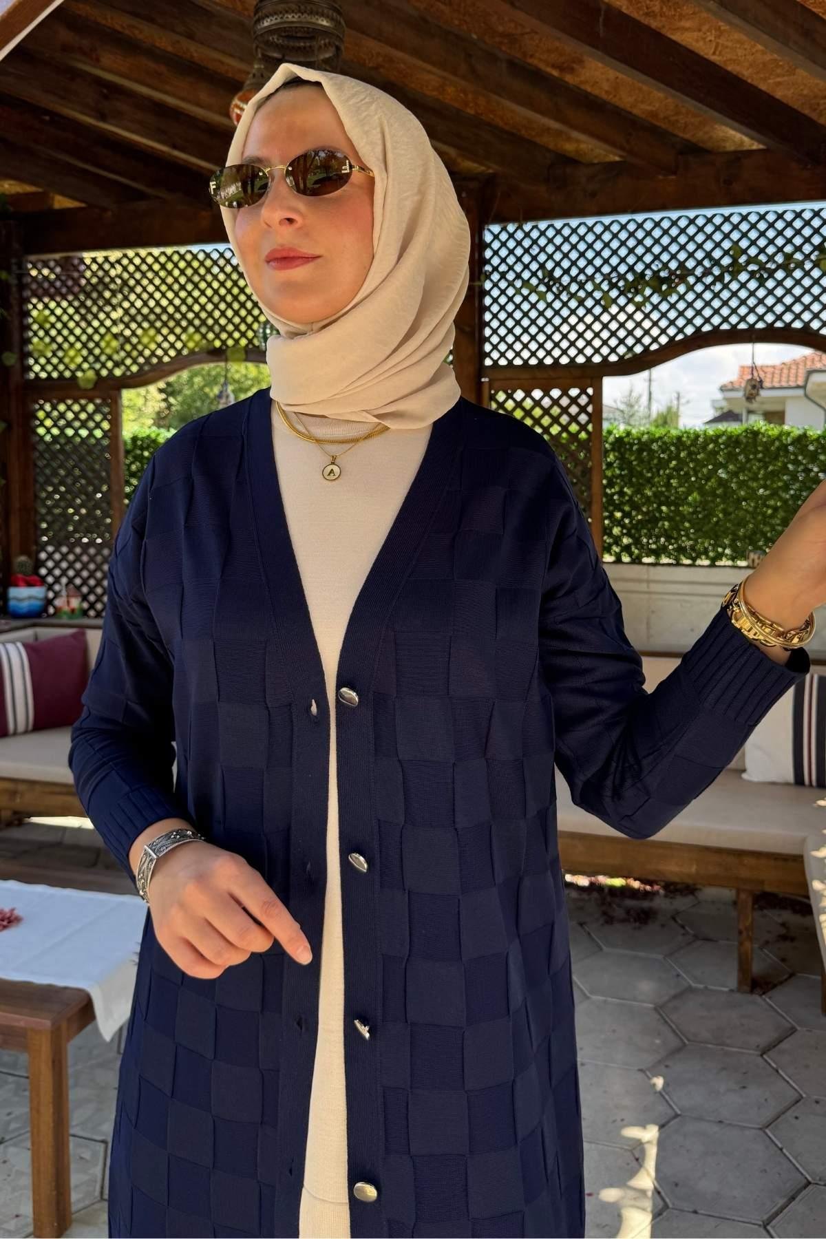 Dama Desenli Triko Hırka Bordo | Rabia Şamlı | Tesettür Giyim, Elbise ve Kadın Giyim Modası