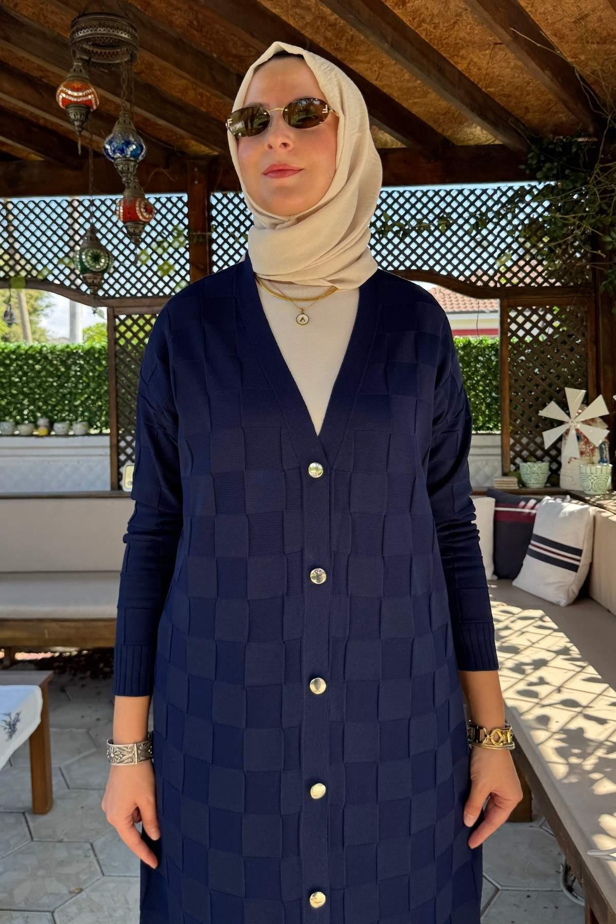 Dama Desenli Triko Hırka Bordo | Rabia Şamlı | Tesettür Giyim, Elbise ve Kadın Giyim Modası