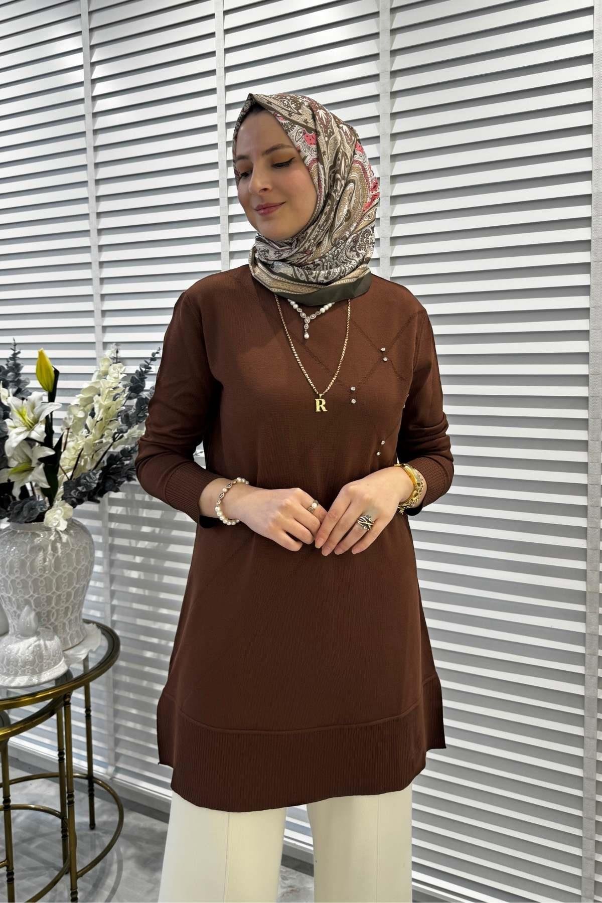 Gonca Taşlı Triko Tunik Gri - Rabia Şamlı | Tesettür Giyim, Elbise ve Kadın Giyim Modası