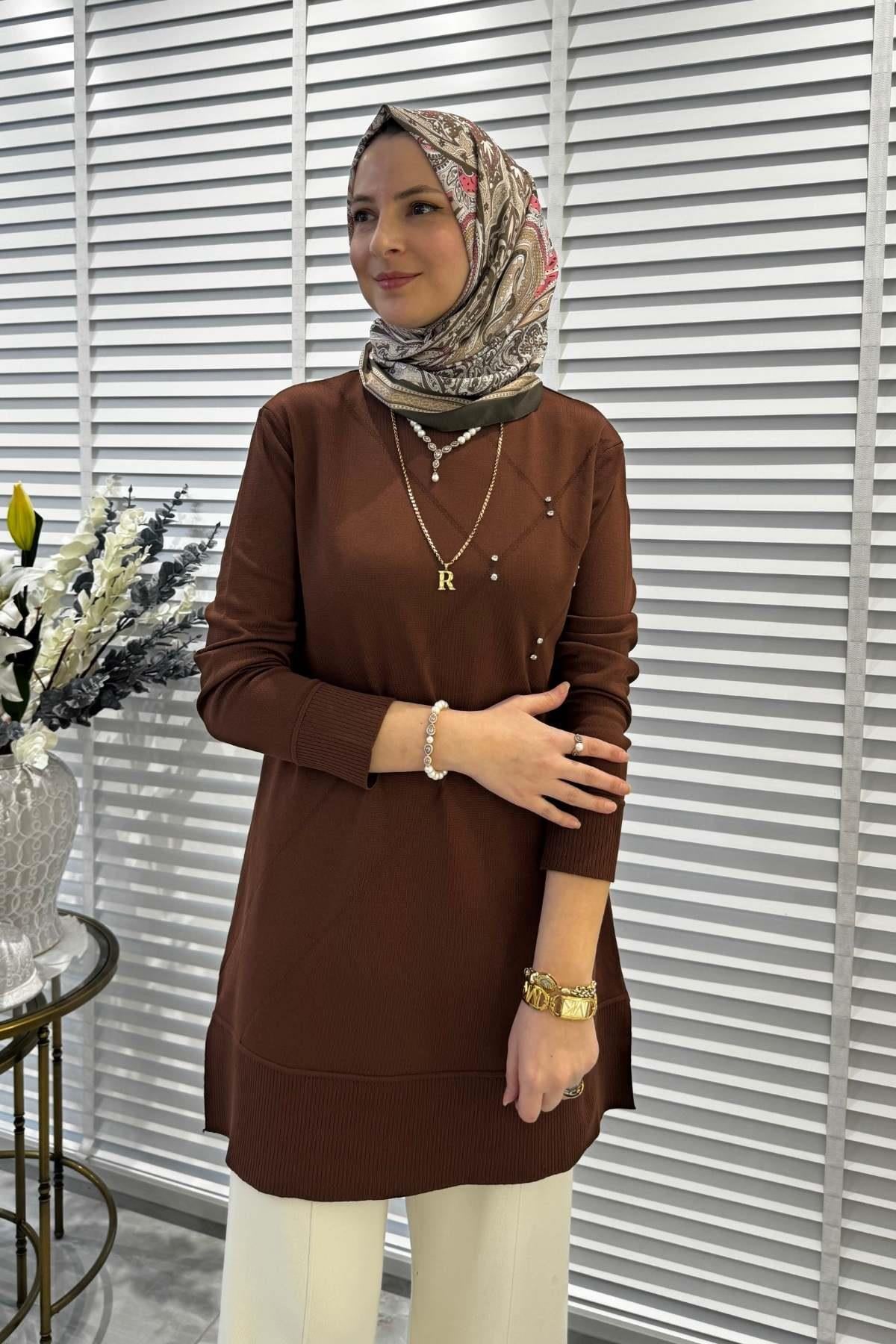 Gonca Taşlı Triko Tunik Gri - Rabia Şamlı | Tesettür Giyim, Elbise ve Kadın Giyim Modası