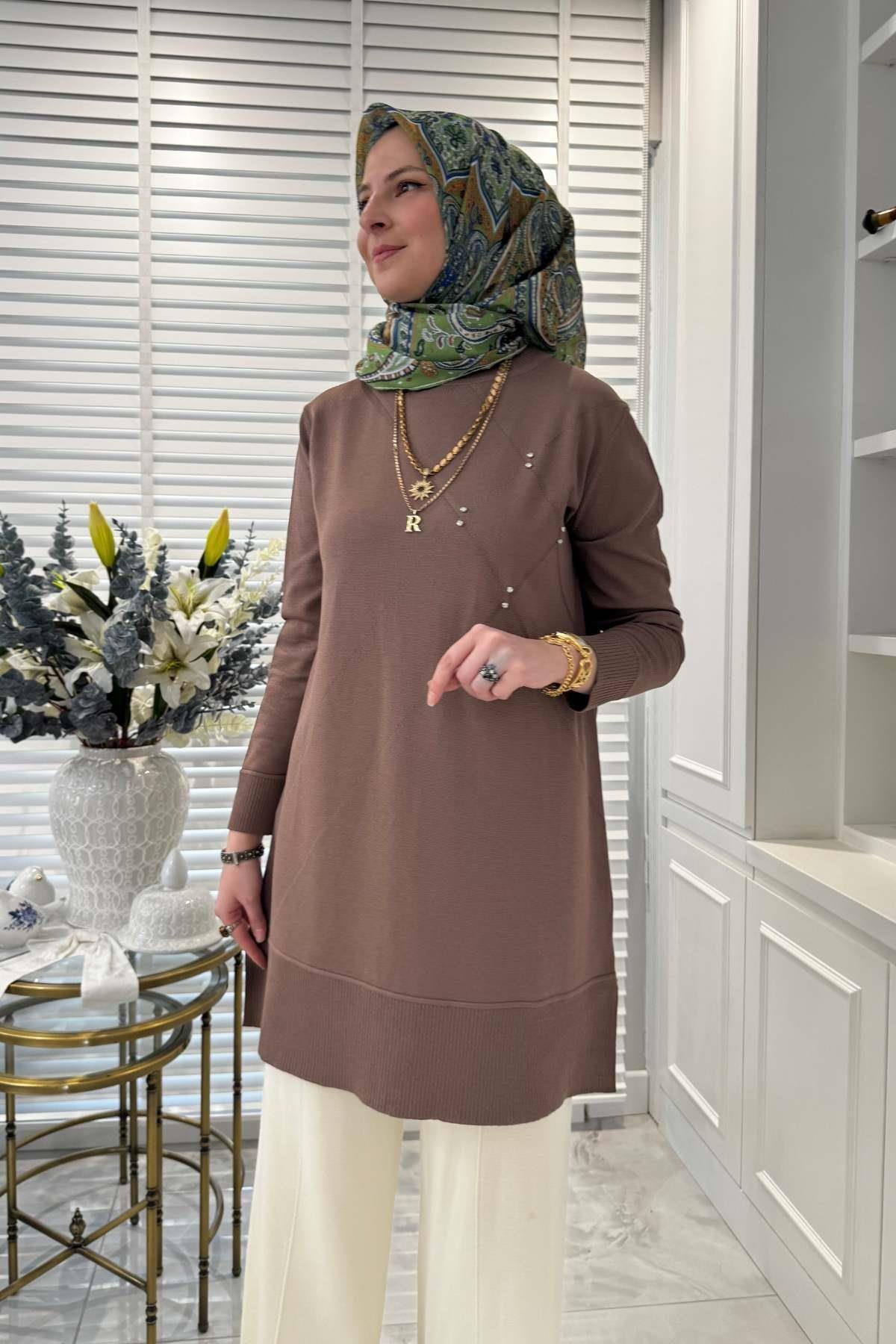 Gonca Taşlı Triko Tunik Gri - Rabia Şamlı | Tesettür Giyim, Elbise ve Kadın Giyim Modası