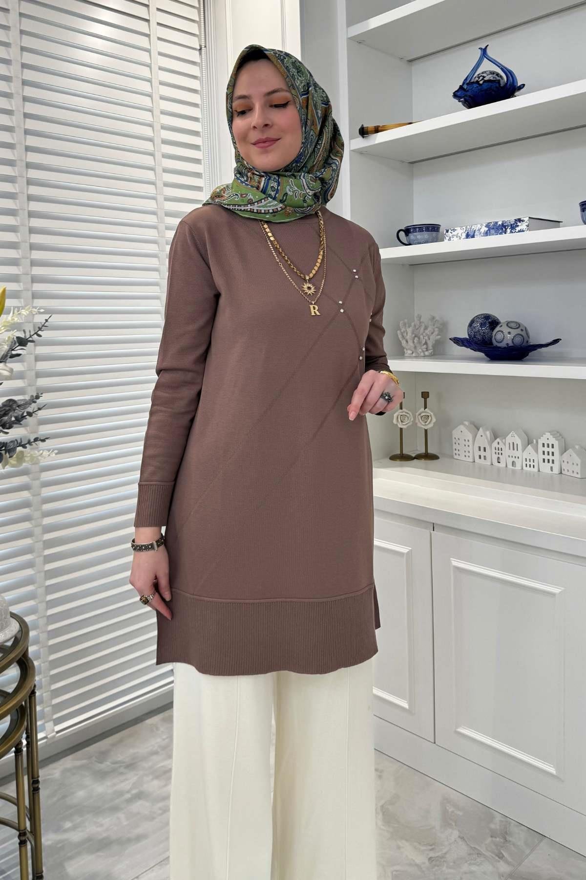 Gonca Taşlı Triko Tunik Gri - Rabia Şamlı | Tesettür Giyim, Elbise ve Kadın Giyim Modası