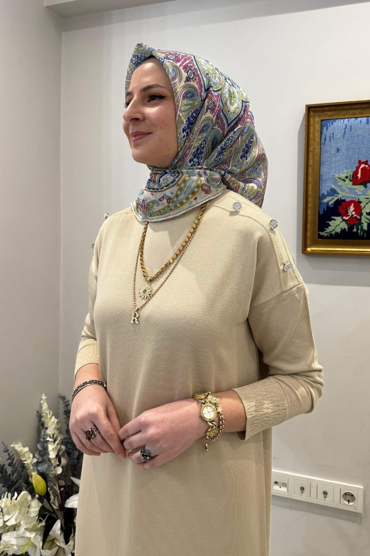 Karanfil Siyah Triko Elbise | Rabia Şamlı | Tesettür Giyim, Elbise ve Kadın Giyim Modası