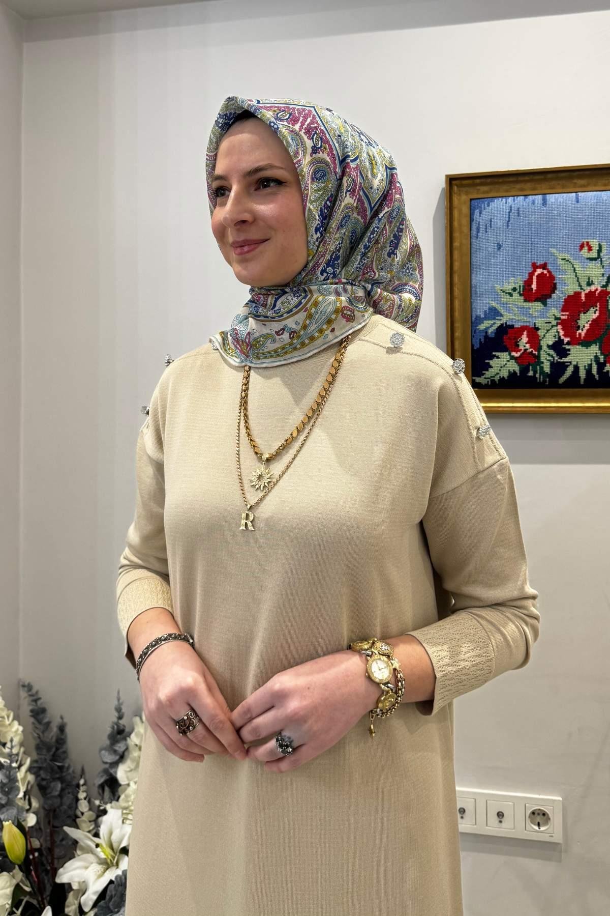 Karanfil Siyah Triko Elbise | Rabia Şamlı | Tesettür Giyim, Elbise ve Kadın Giyim Modası