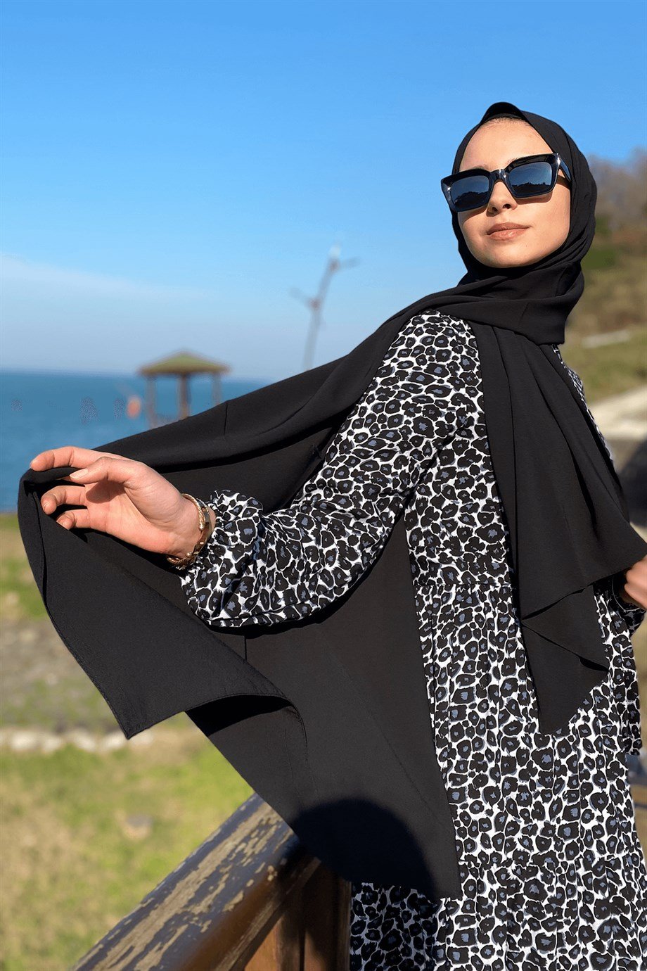 Leopar Desenli Siyah Elbise