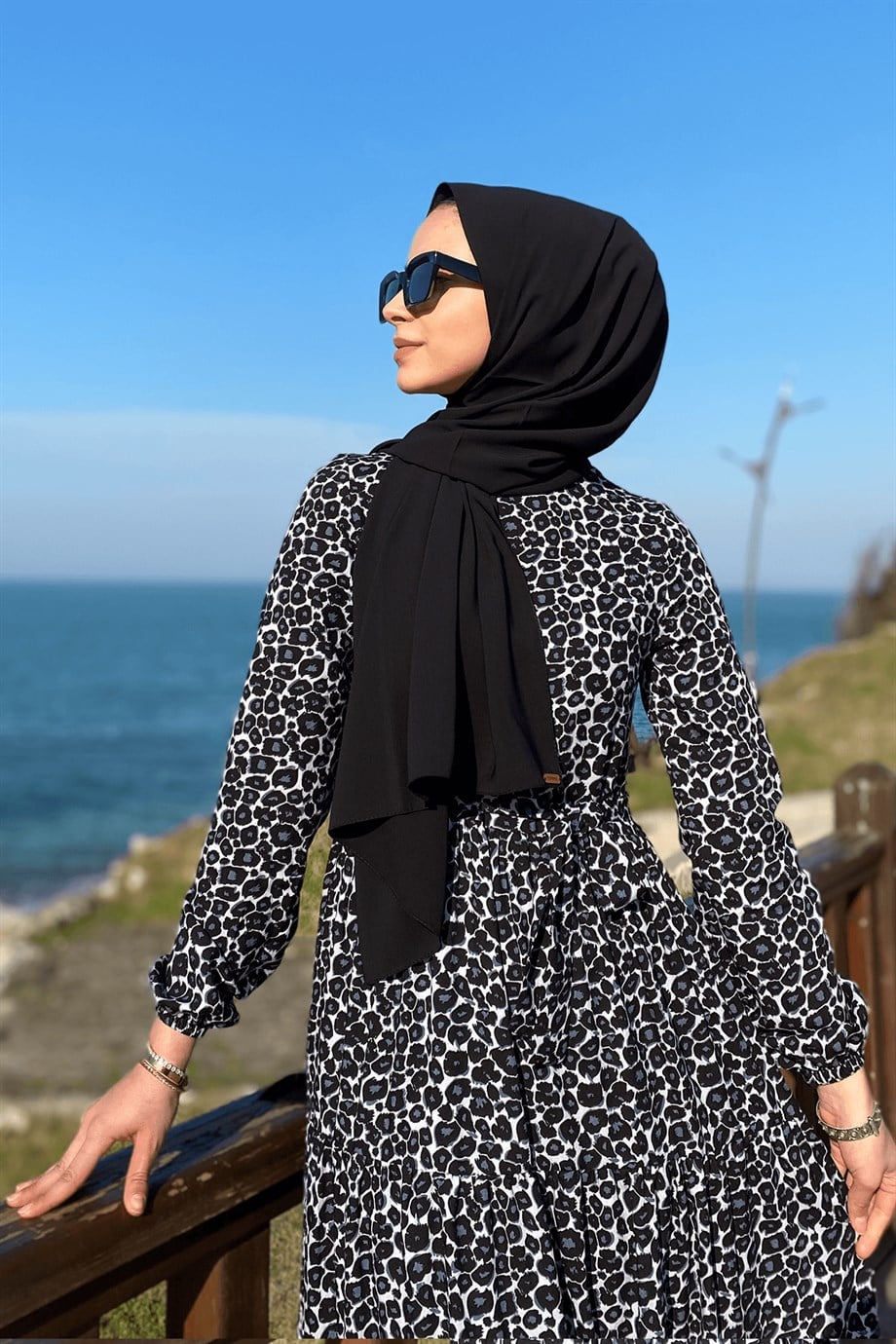 Leopar Desenli Siyah Elbise