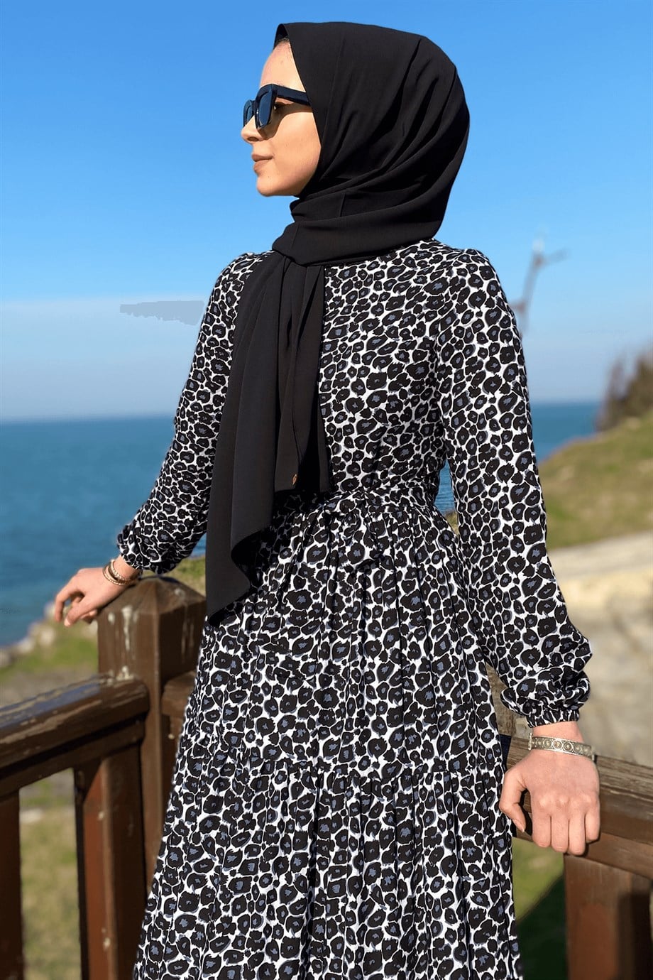 Leopar Desenli Siyah Elbise