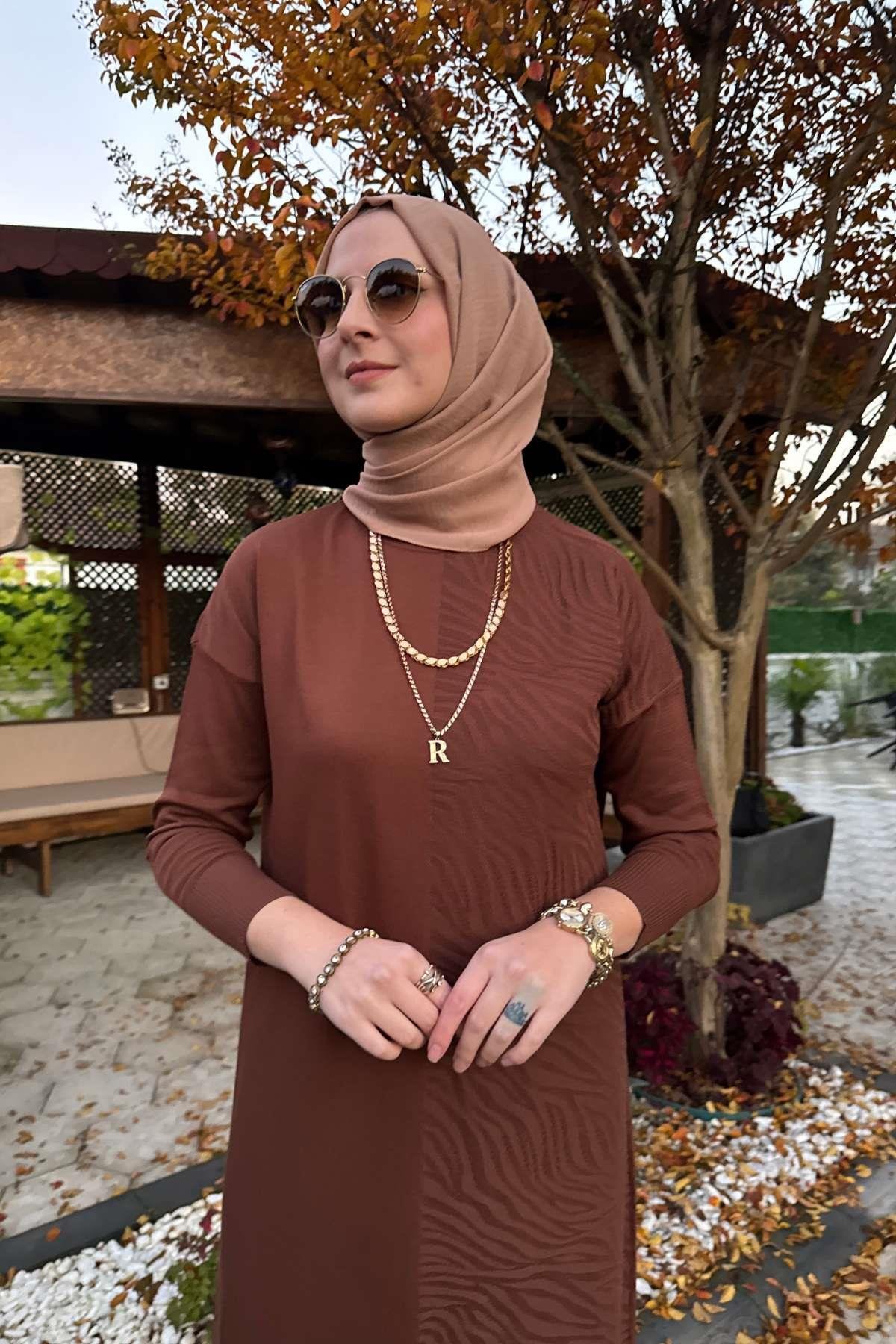 Zebra Desen Triko Elbise Sütlü Kahve | Rabia Şamlı | Tesettür Giyim, Elbise ve Kadın Giyim Modası