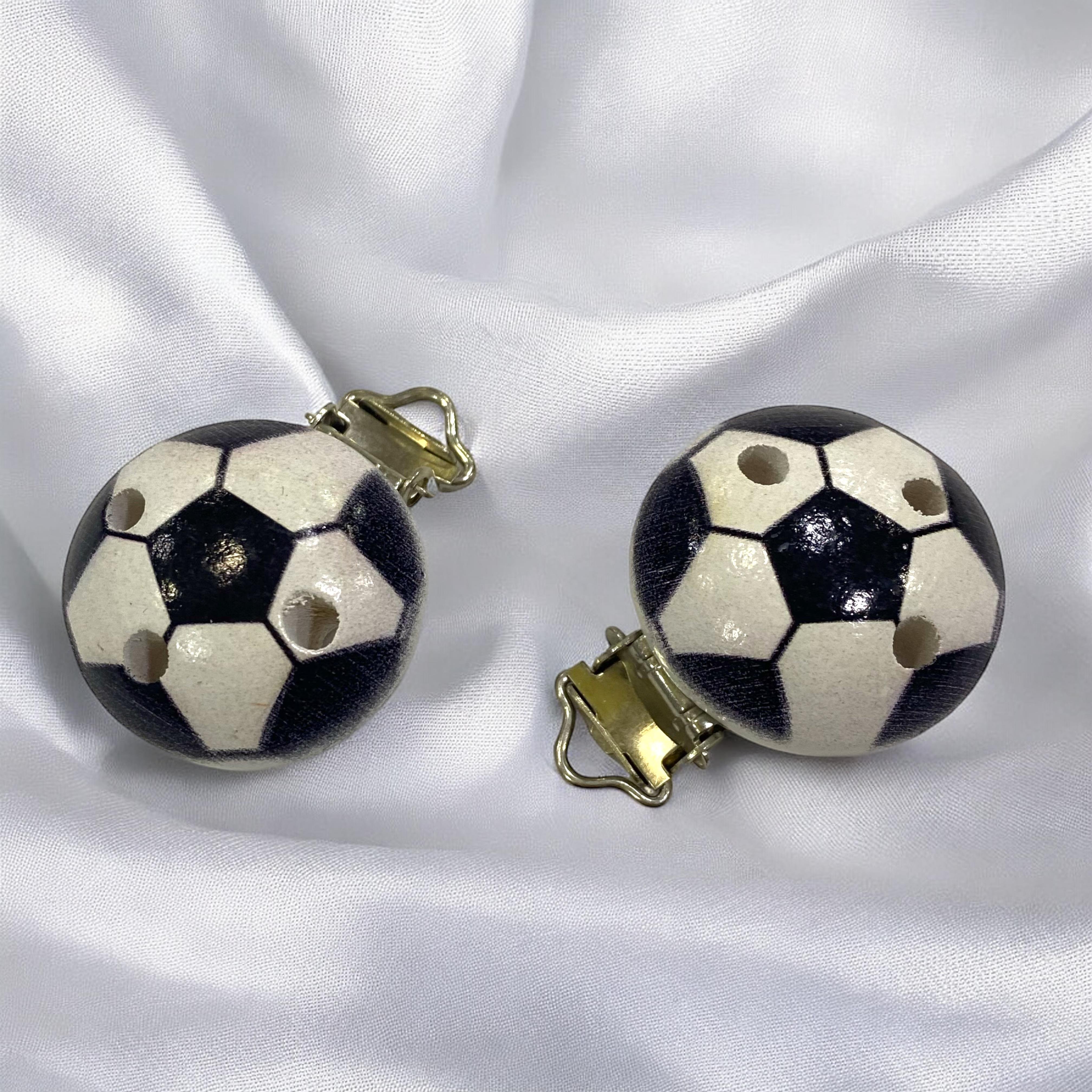 Ahşap Emzik Askı Klipsi Siyah, Beyaz Futbol Topu