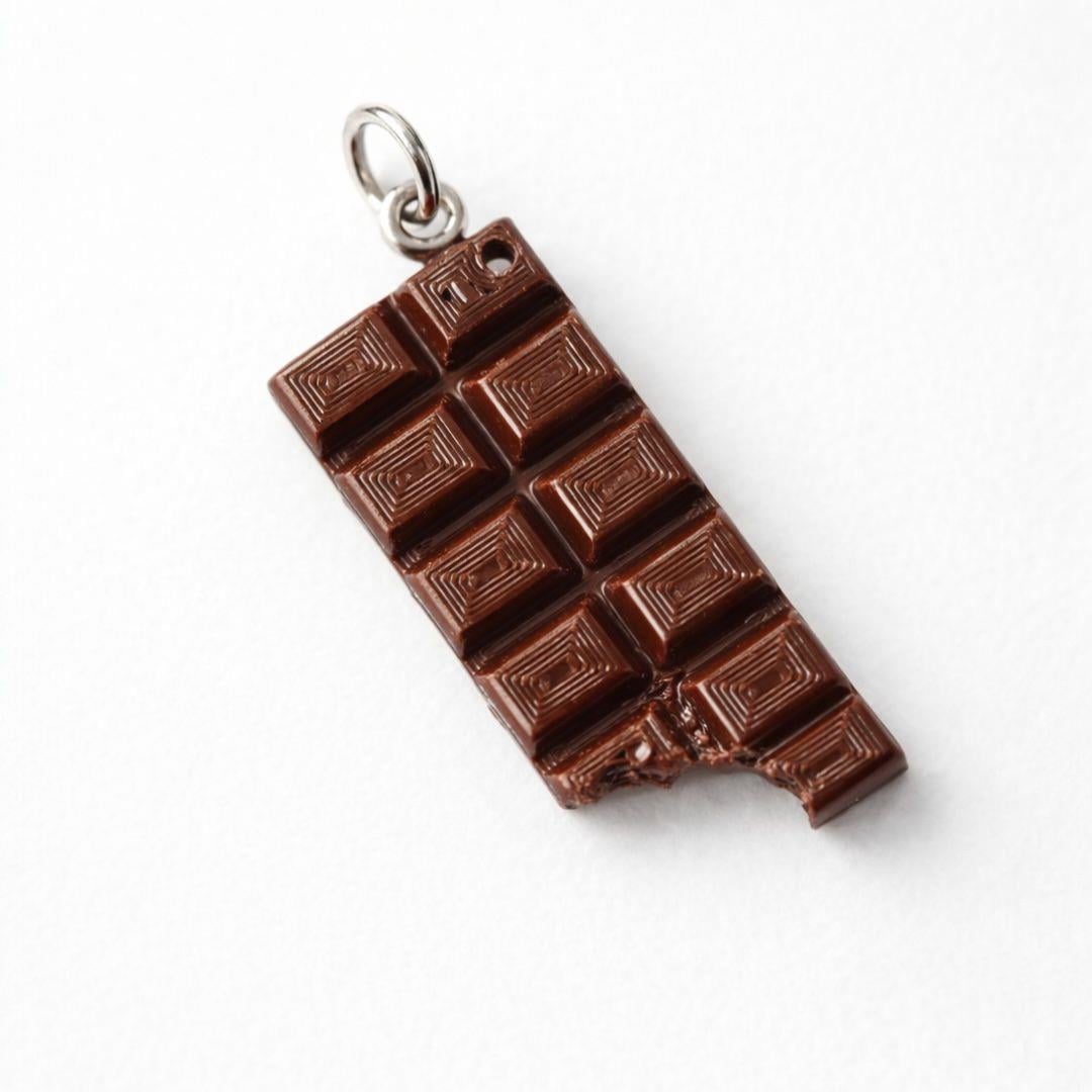 Choco Charm – Isırılmış Çikolata Formunda Takı Sallantı Aparatı