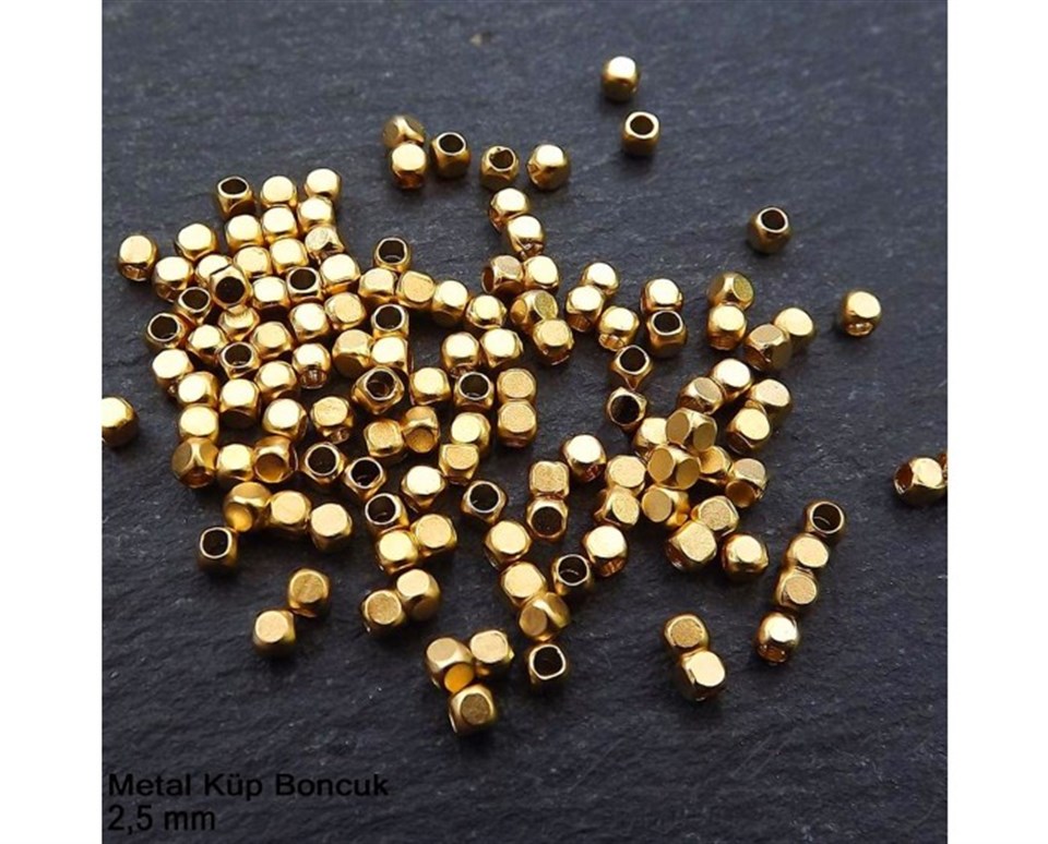 Kararmaz Altın Küp Ara Model 2.5 MM  