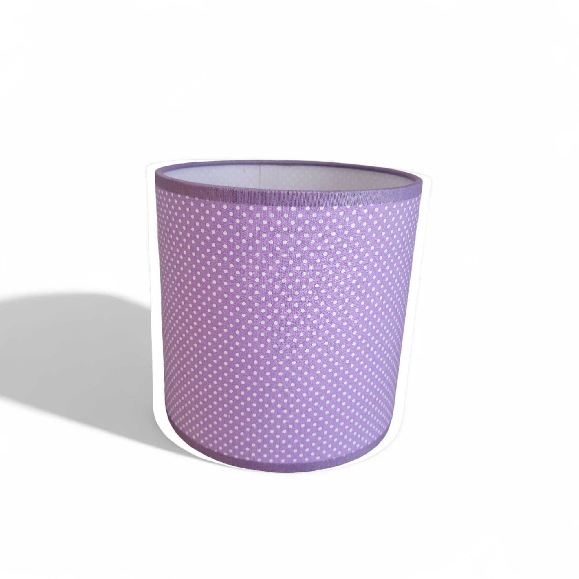 BEYAZ PUANTİYELİ MOR ABAJUR ŞAPKASI