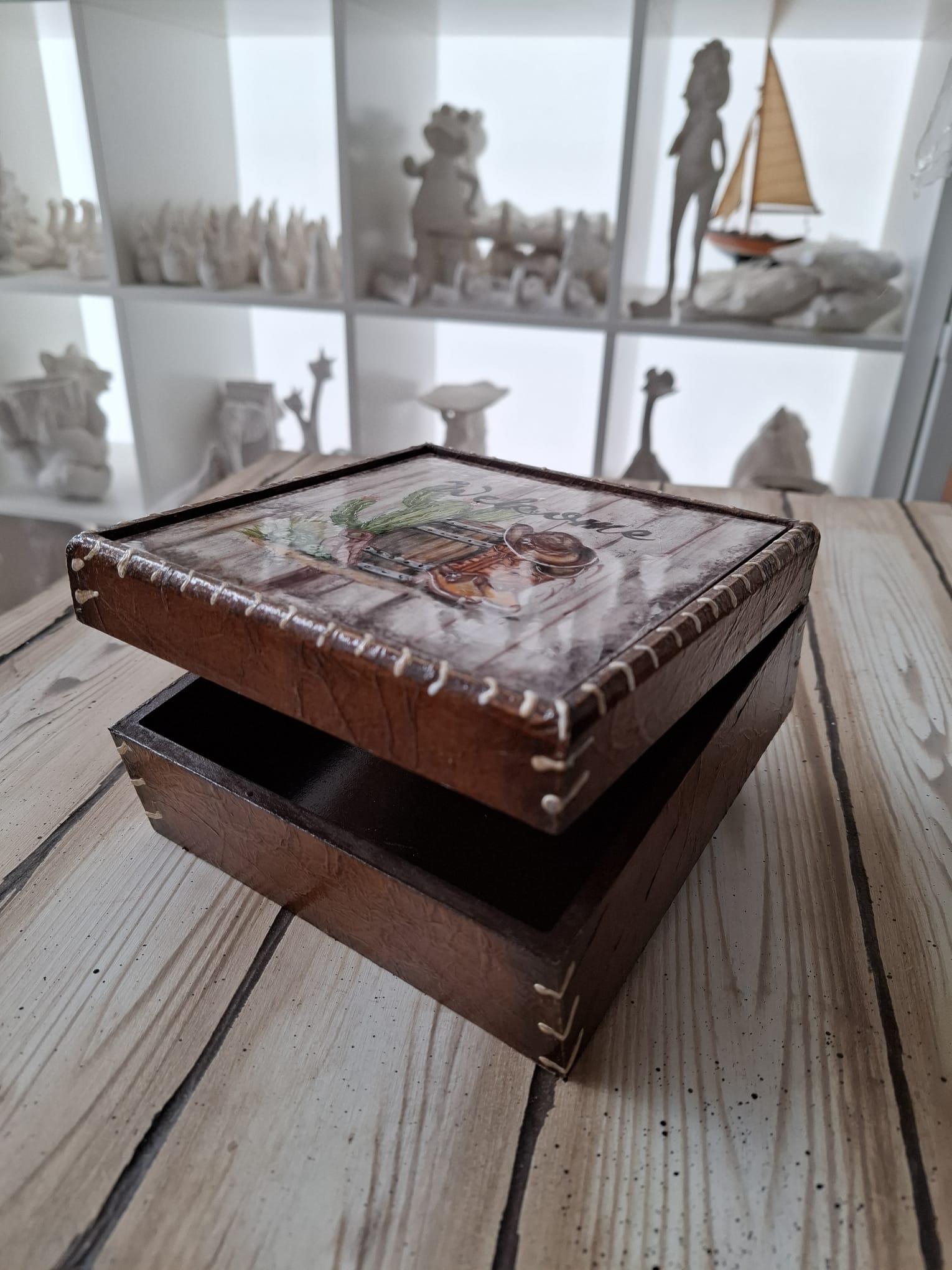 ÇİNİ ÇİZMELİ KARE MDF KUTU