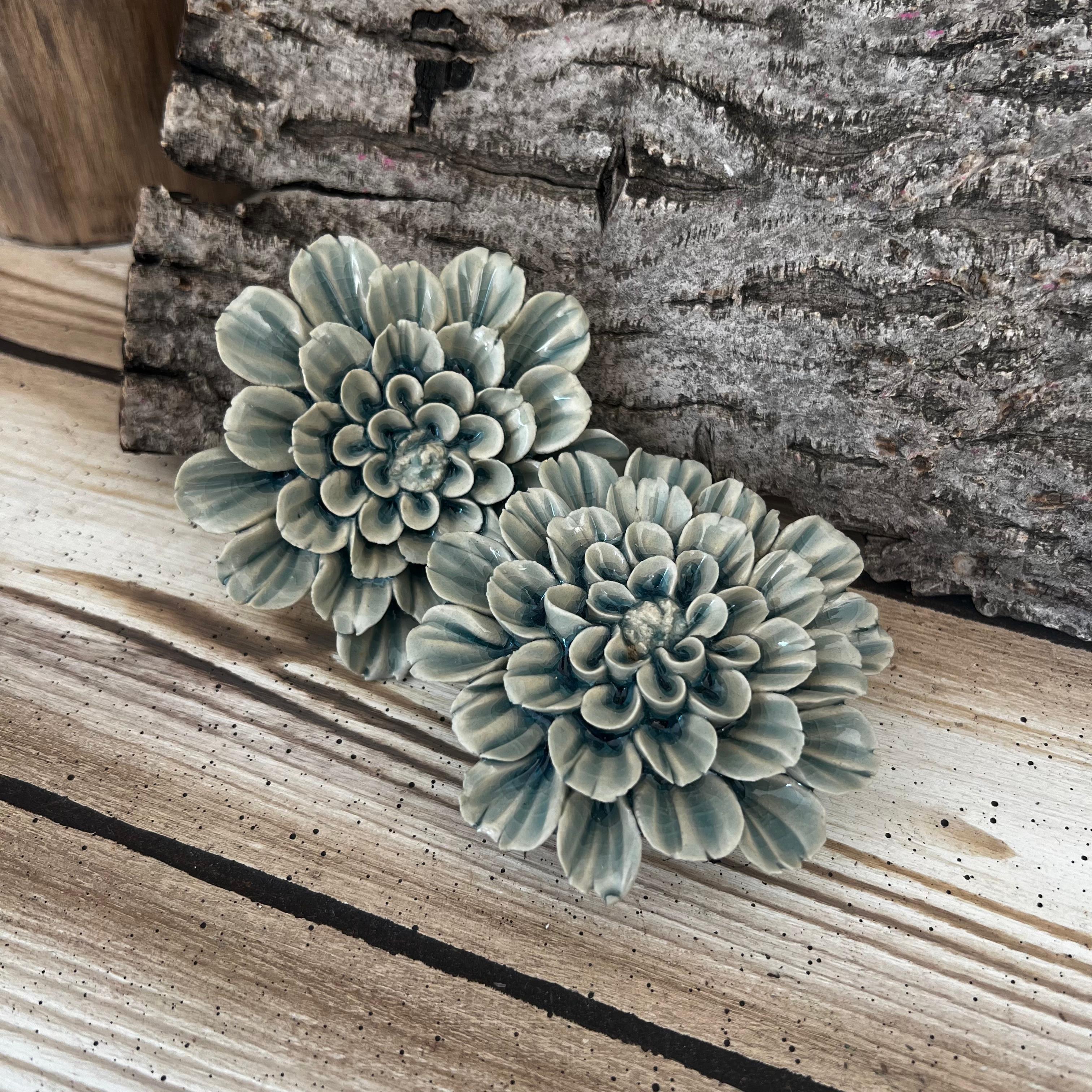 MAVİ SIRLI SERAMİK ÇİÇEK KULP