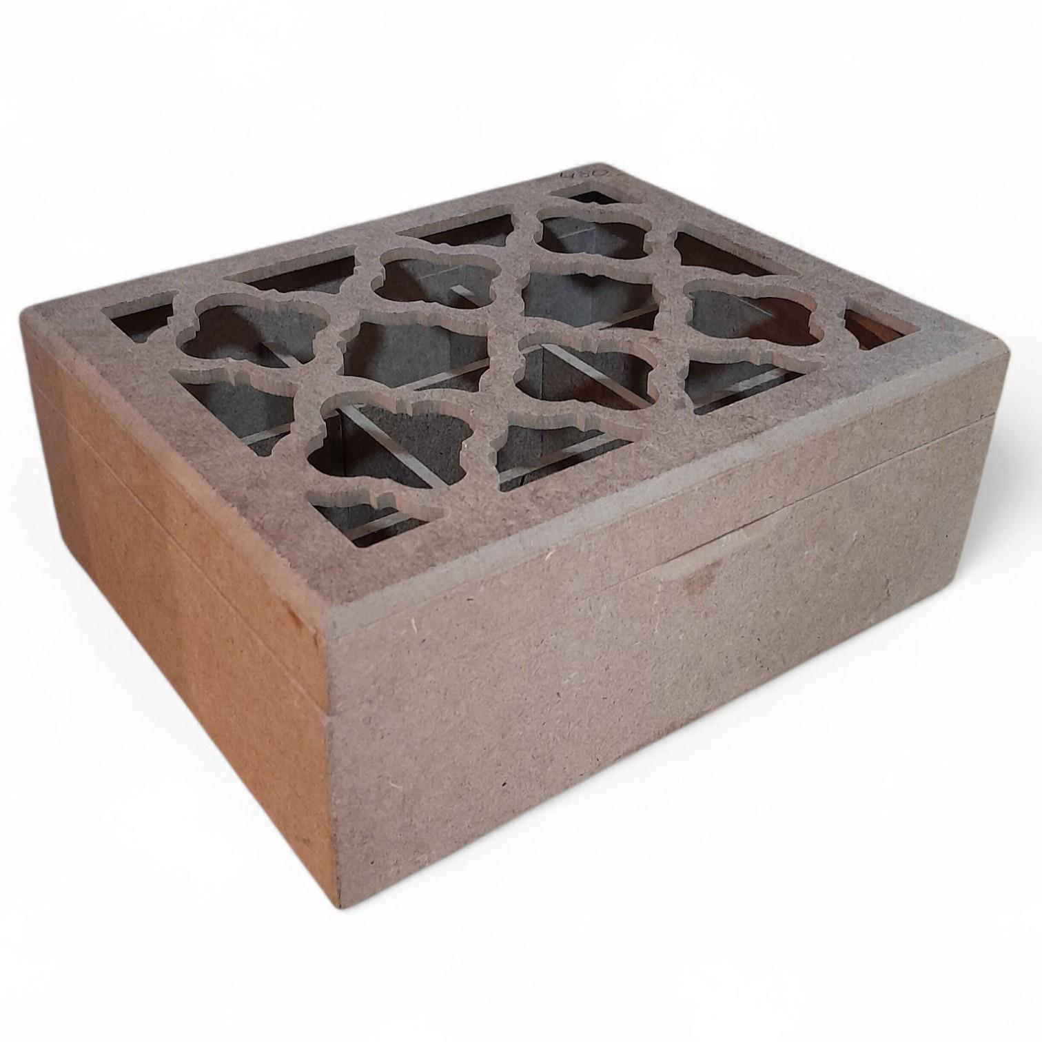 ÜSTÜ BAKLAVALI KUTU