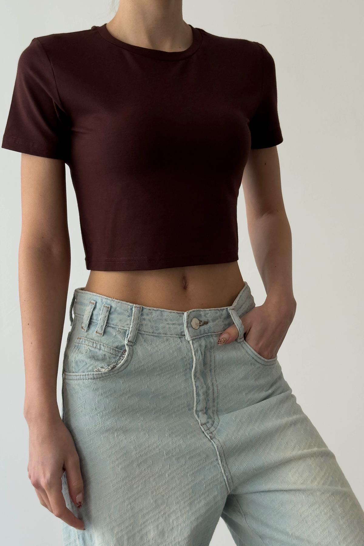 BASIC CROP T-SHIRT