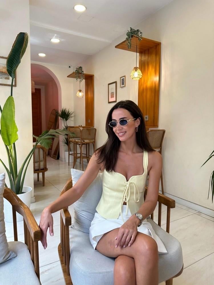 ÖNÜ BAĞCIKLI KORSELİ BLUZ
