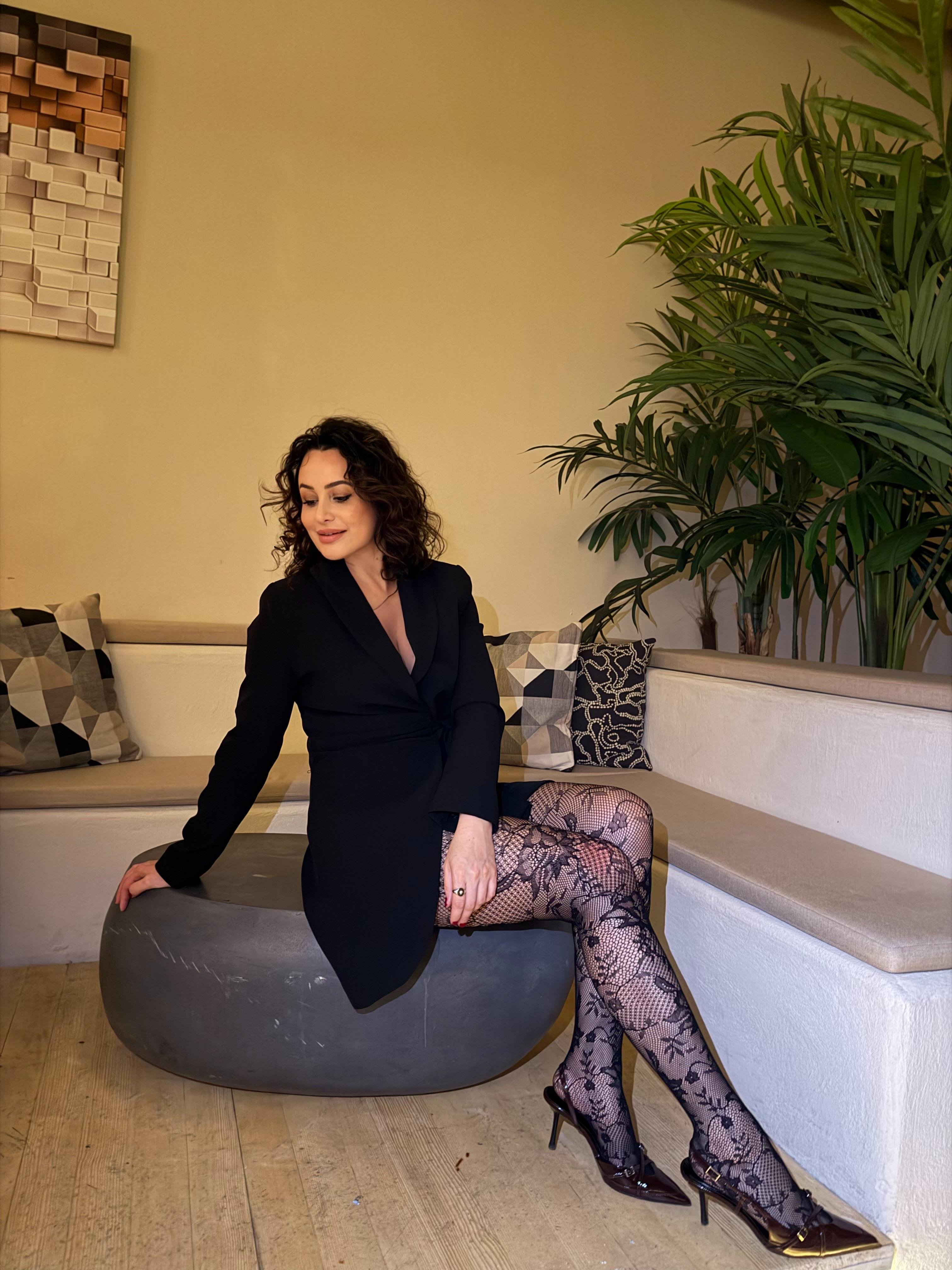 YANDAN BAĞLAMALI ELBİSE