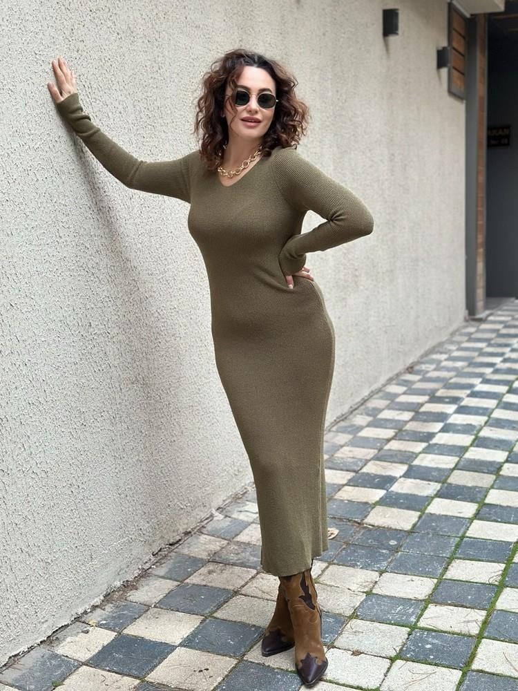 YUMUŞAK DOKULU V YAKA TRİKO ELBİSE