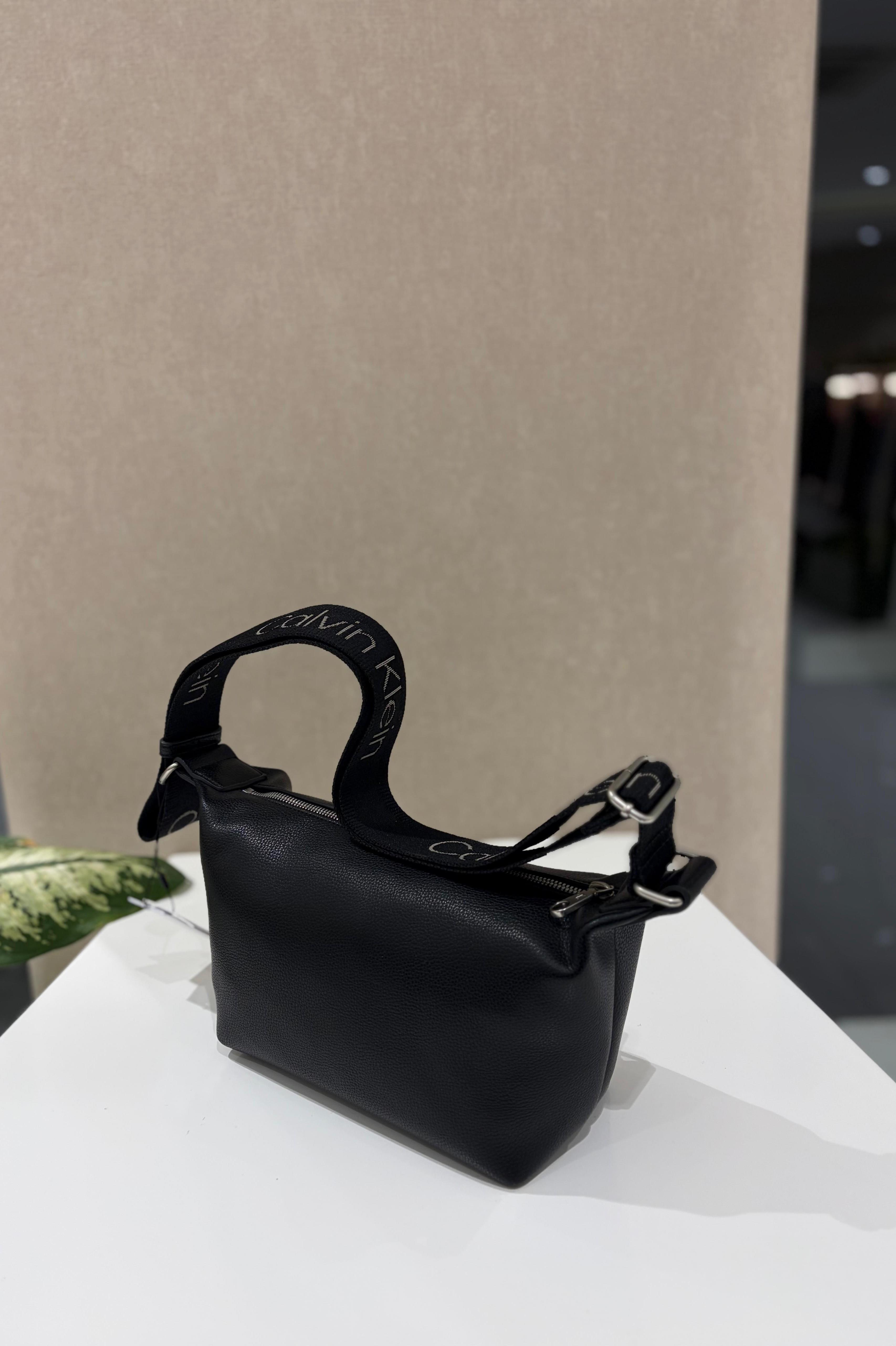 CALVIN KLEIN ÇANTA