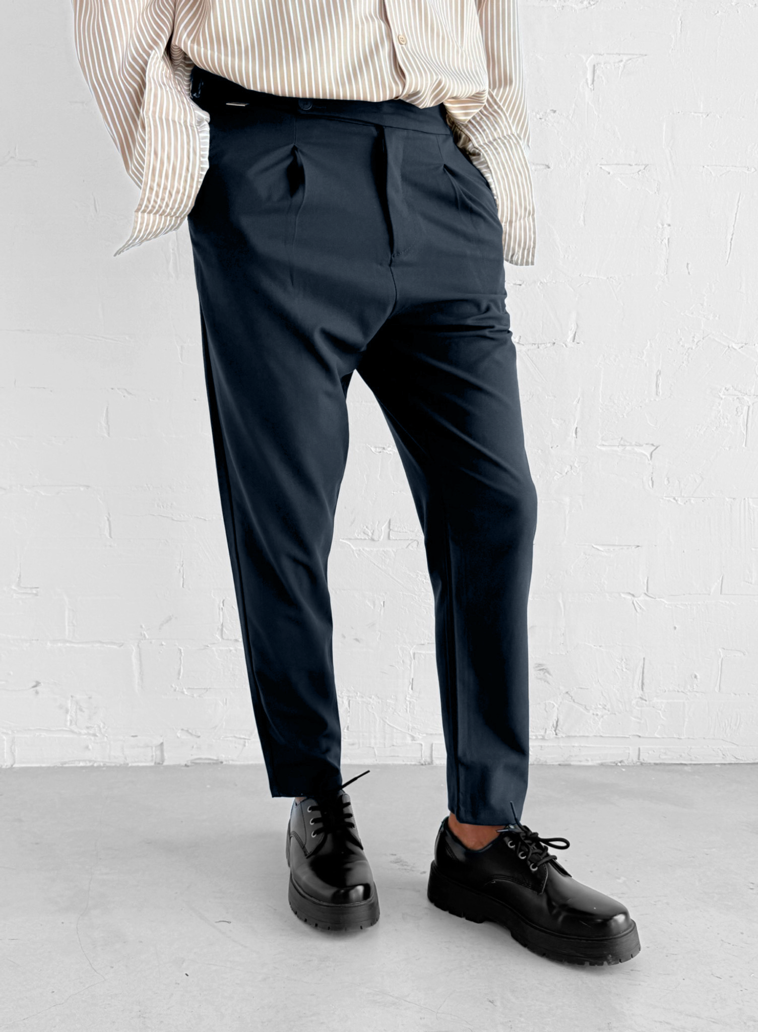 Erkek Ayarlanabilir Tokalı Pileli Kumaş Pantolon Lacivert