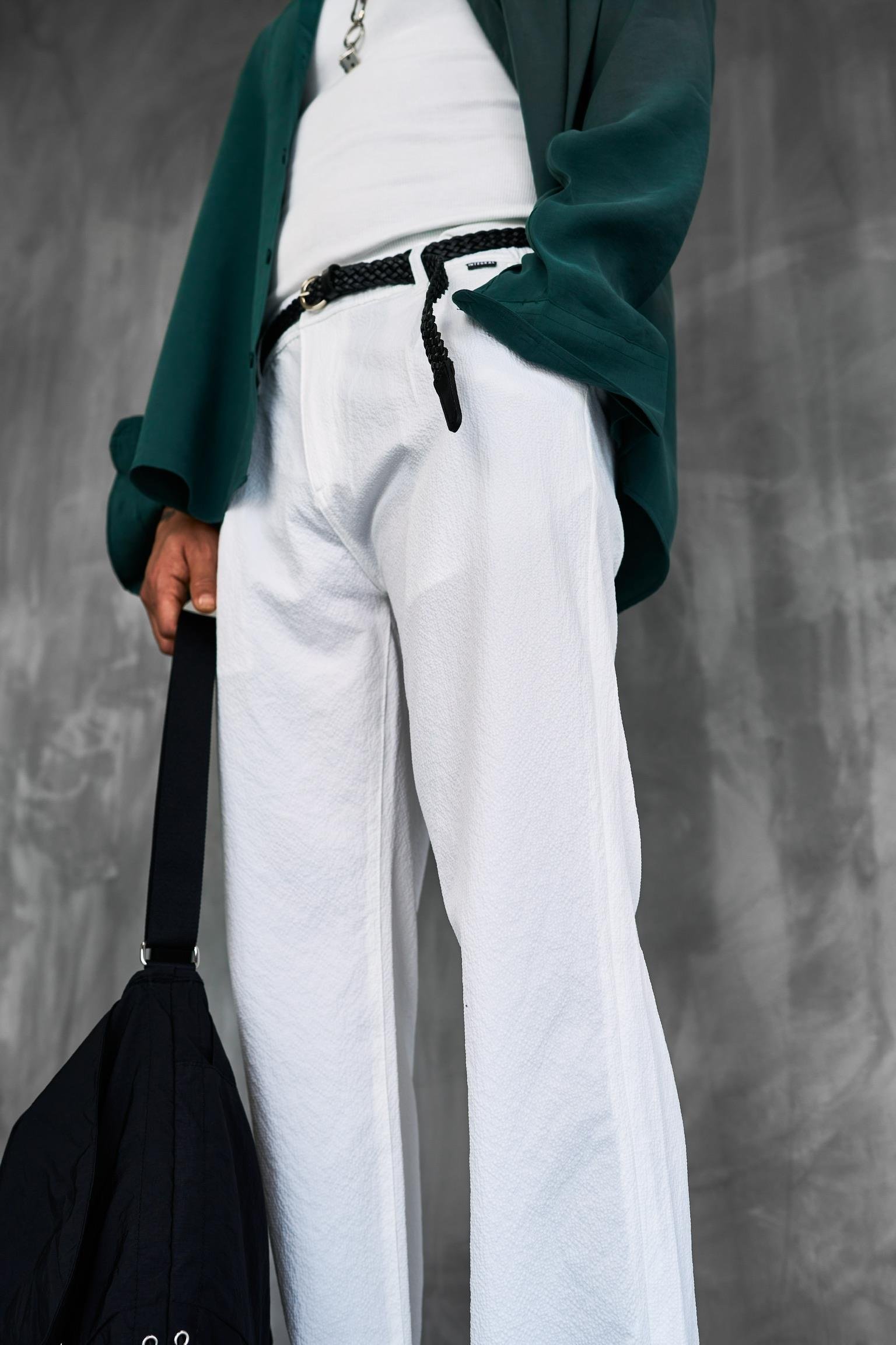 Erkek Dokulu İnce Kumaş Regular Fit Pantolon Beyaz