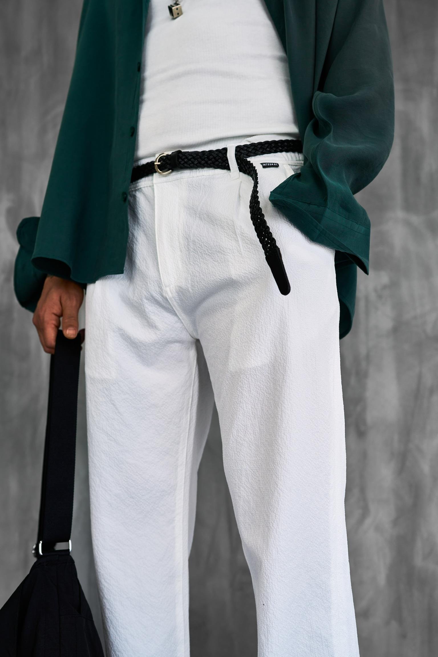 Erkek Dokulu İnce Kumaş Regular Fit Pantolon Beyaz