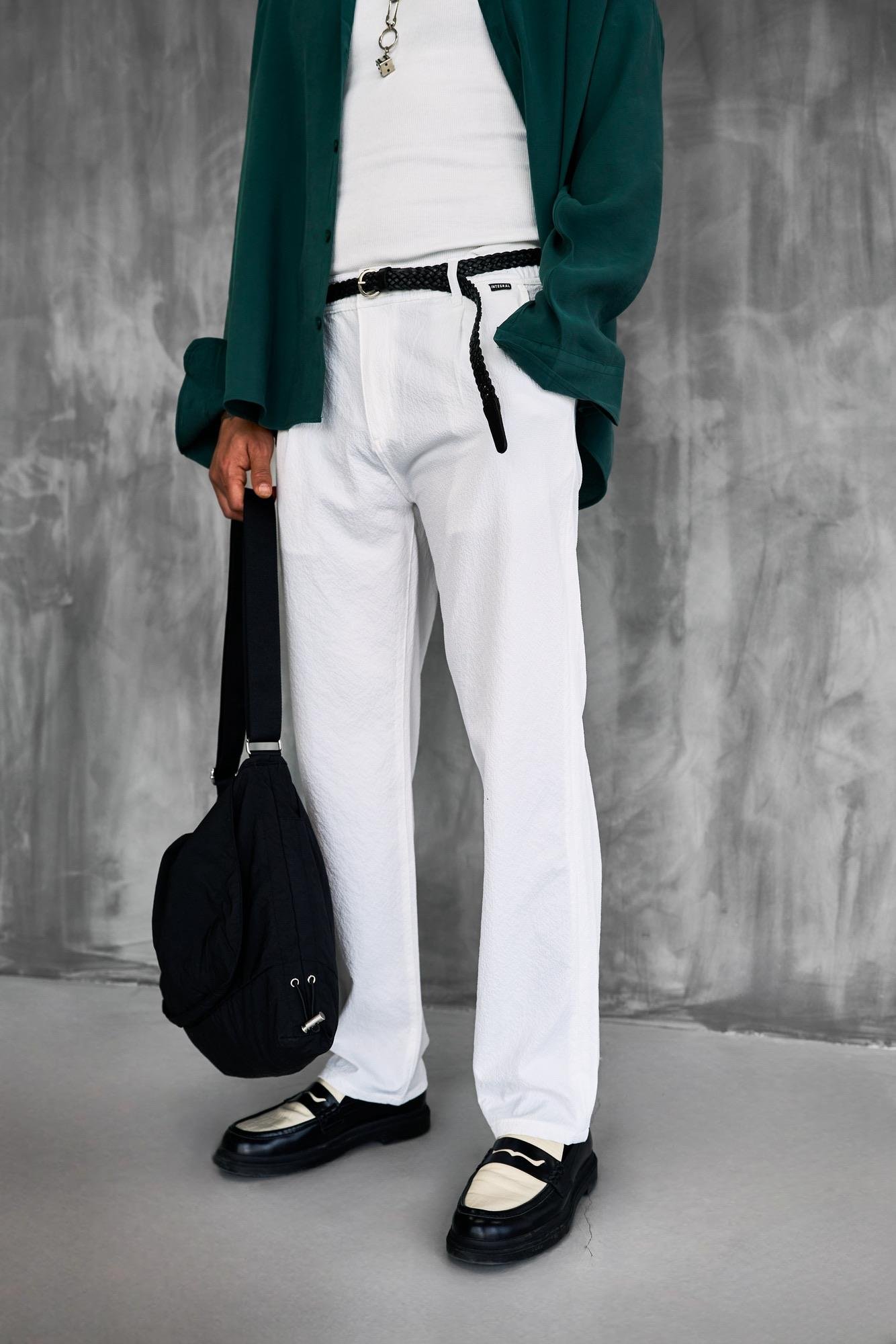 Erkek Dokulu İnce Kumaş Regular Fit Pantolon Beyaz