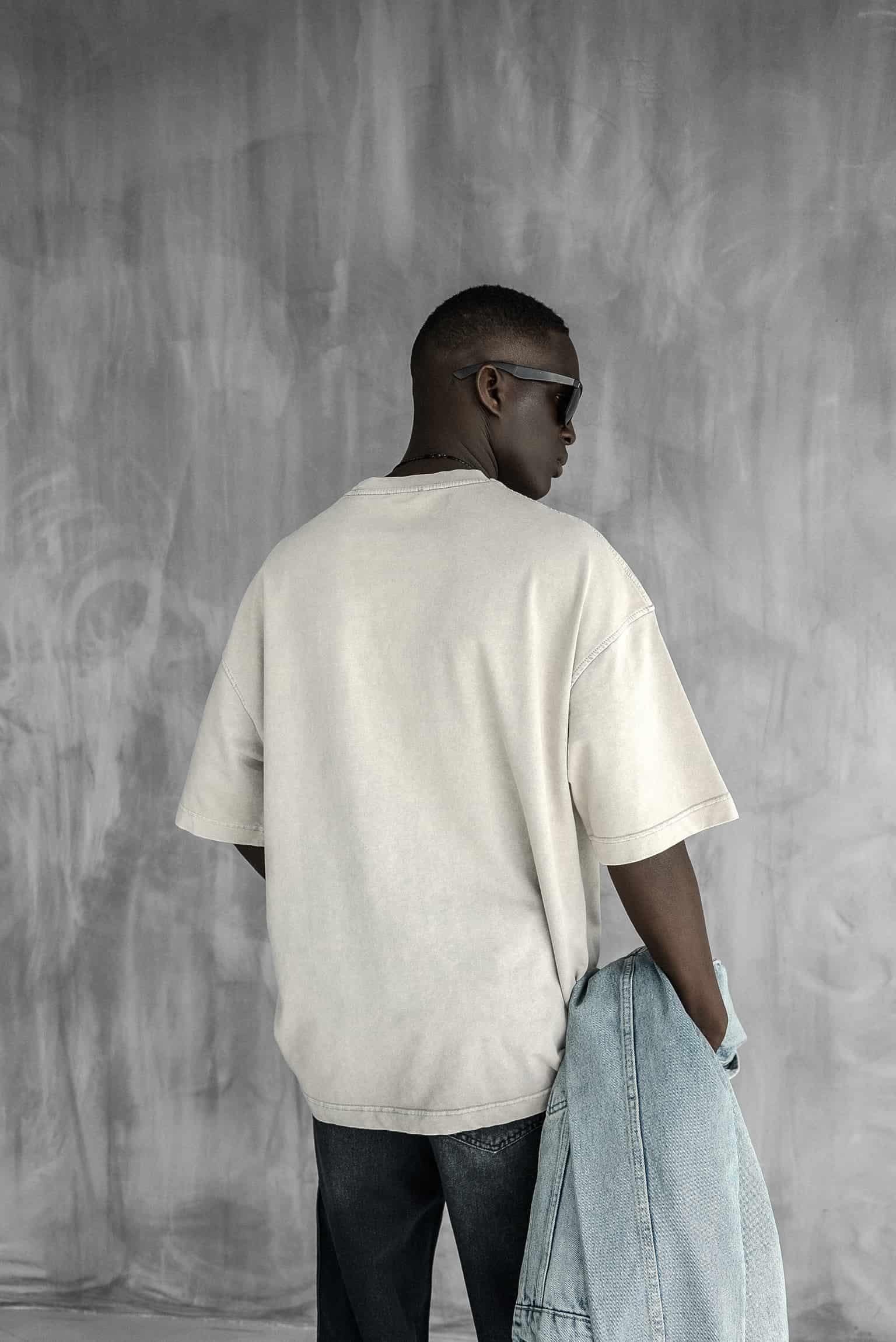 Erkek Önü Slogan İşlemeli Yıkamalı Oversize T-Shirt Taş