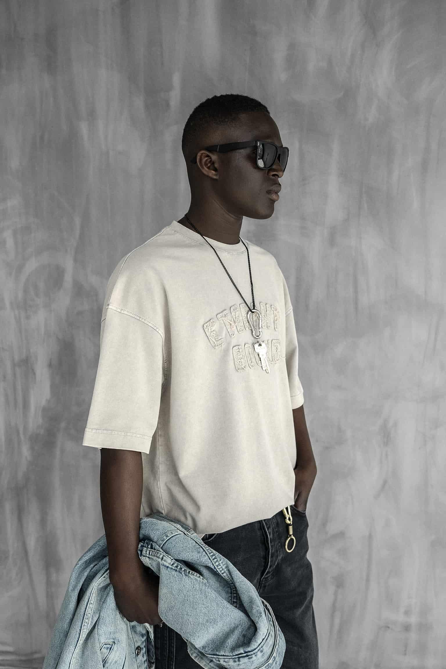 Erkek Önü Slogan İşlemeli Yıkamalı Oversize T-Shirt Taş