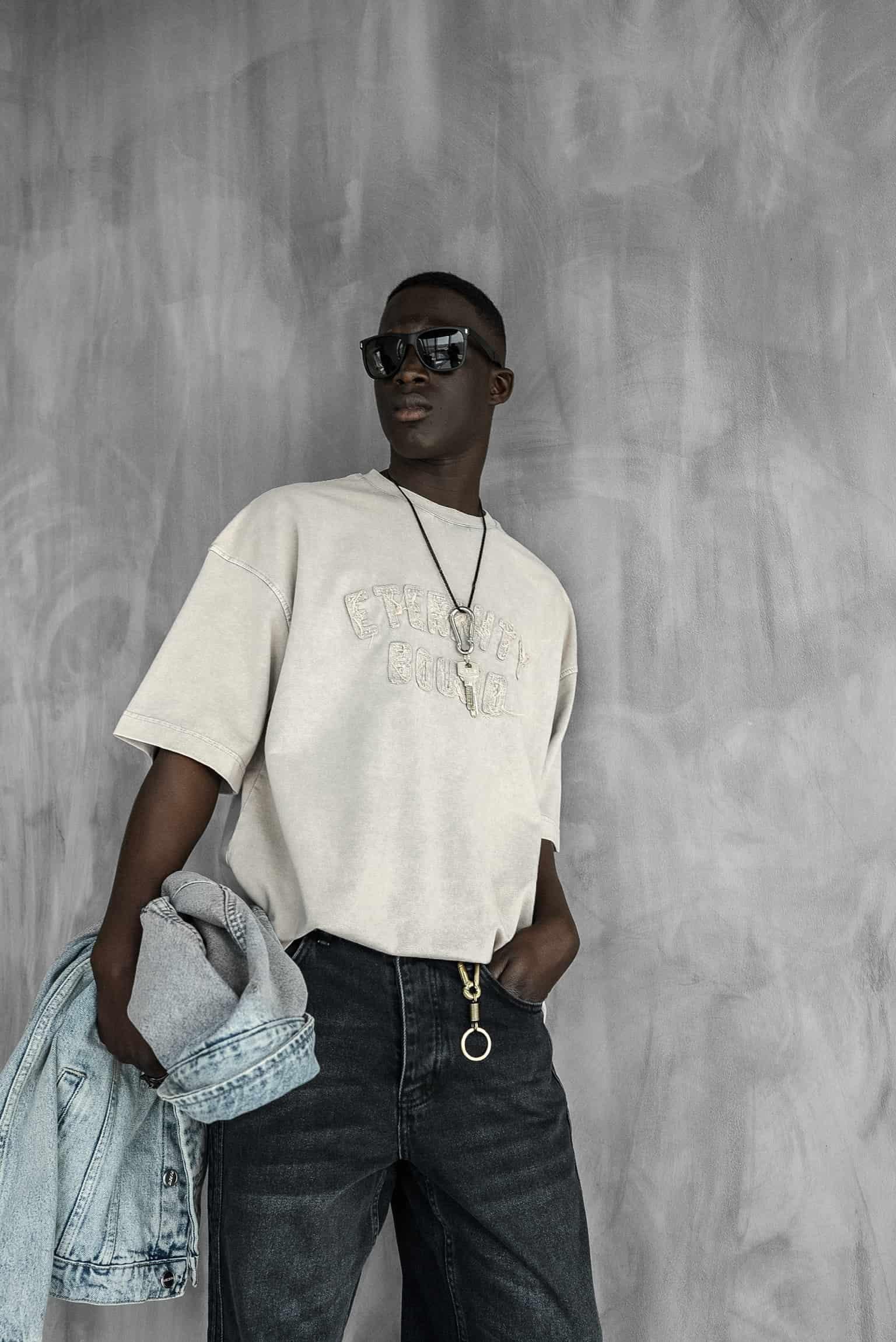 Erkek Önü Slogan İşlemeli Yıkamalı Oversize T-Shirt Taş