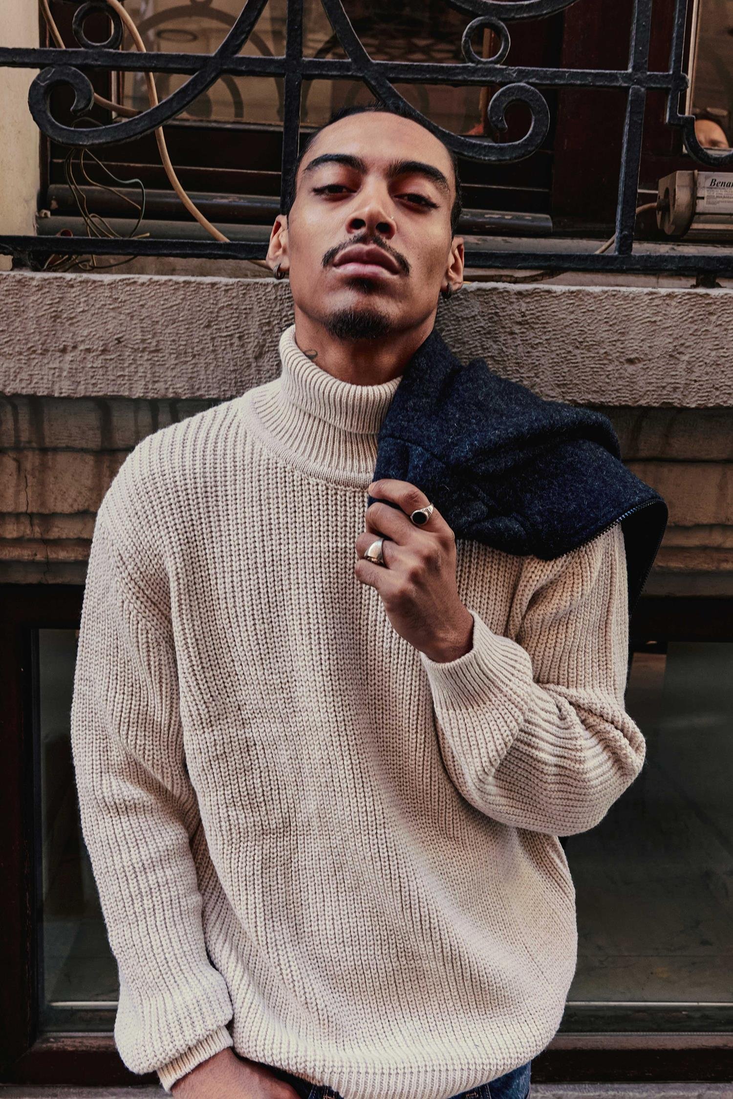 Erkek Oversize Balıkçı Yaka Boğazlı Kazak Bej