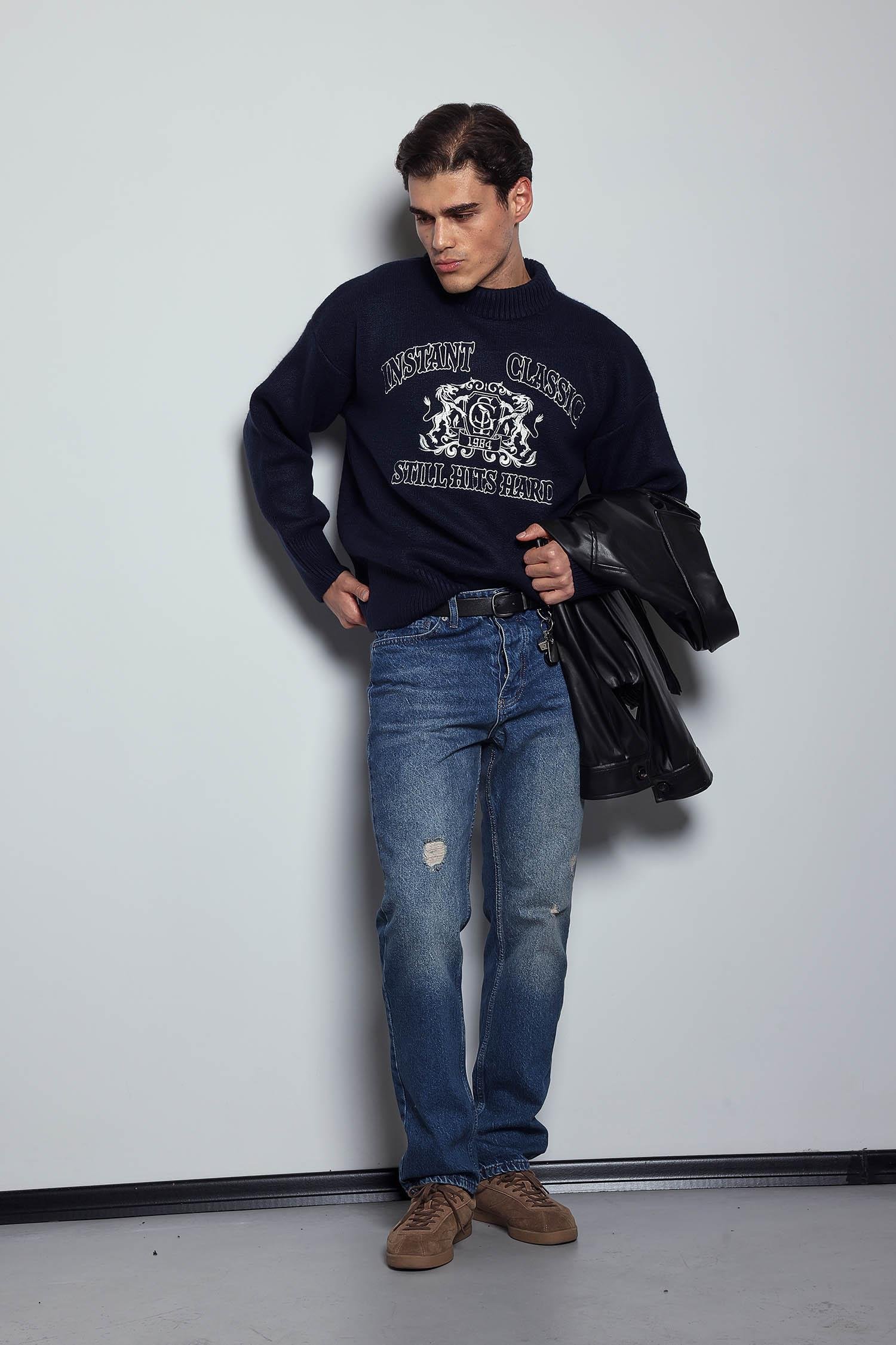 Erkek Oversize Bisiklet Yaka Nakışlı Triko Kazak Lacivert