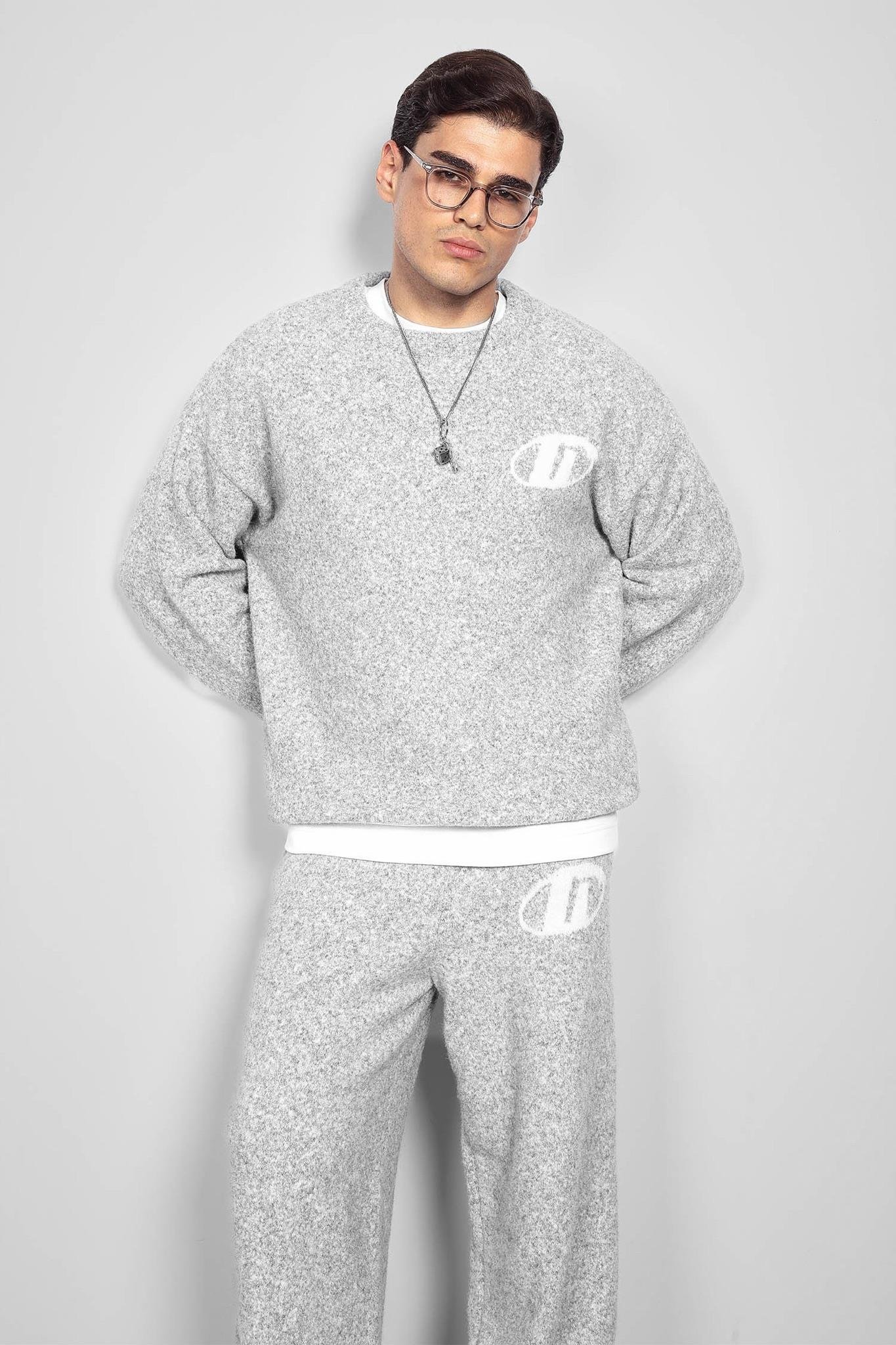 Erkek Oversize Boxy Fit Logo Detaylı Tüylü Kazak Gri