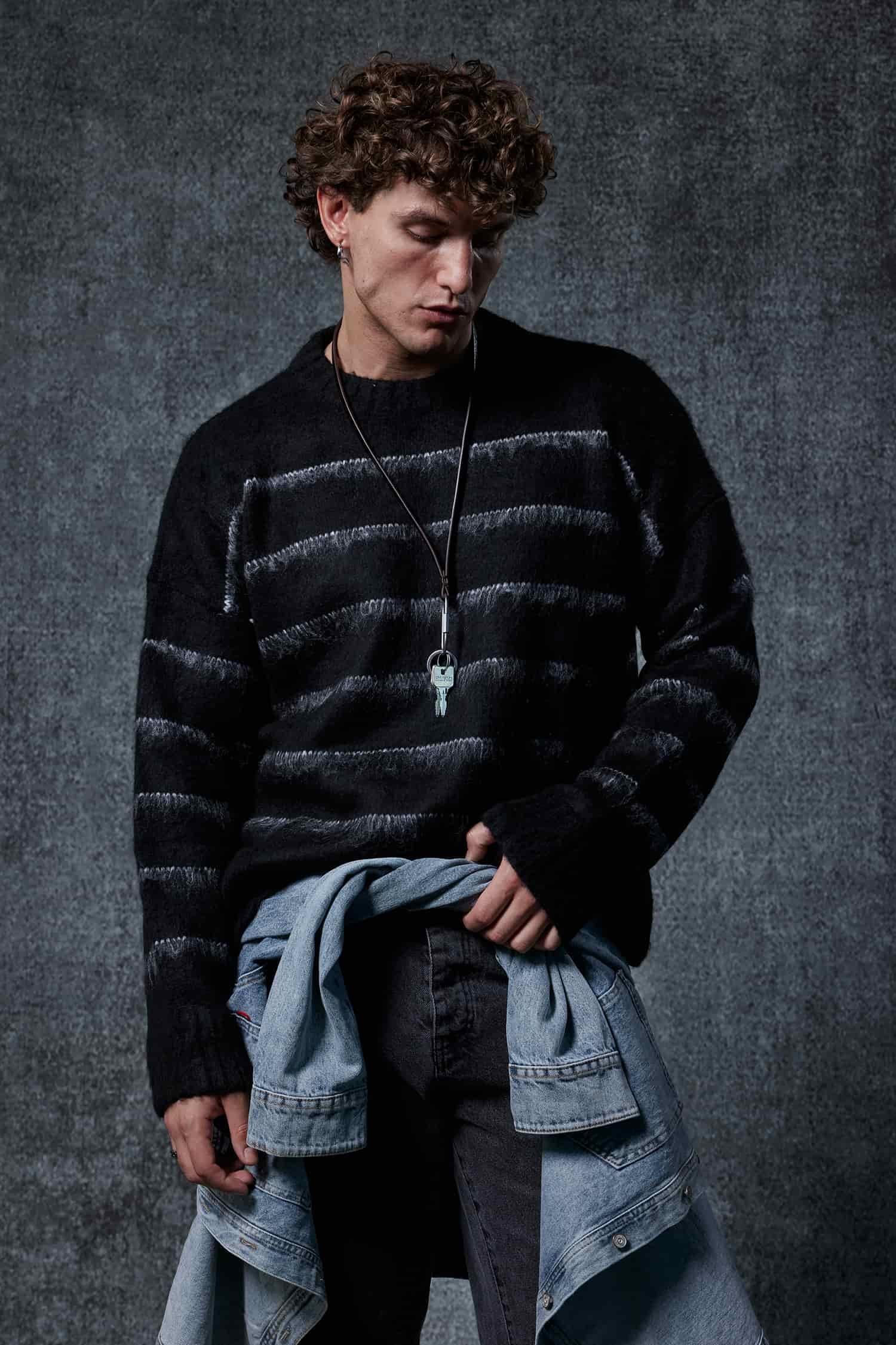 Erkek Oversize Çizgili Tüylü Triko Kazak Siyah