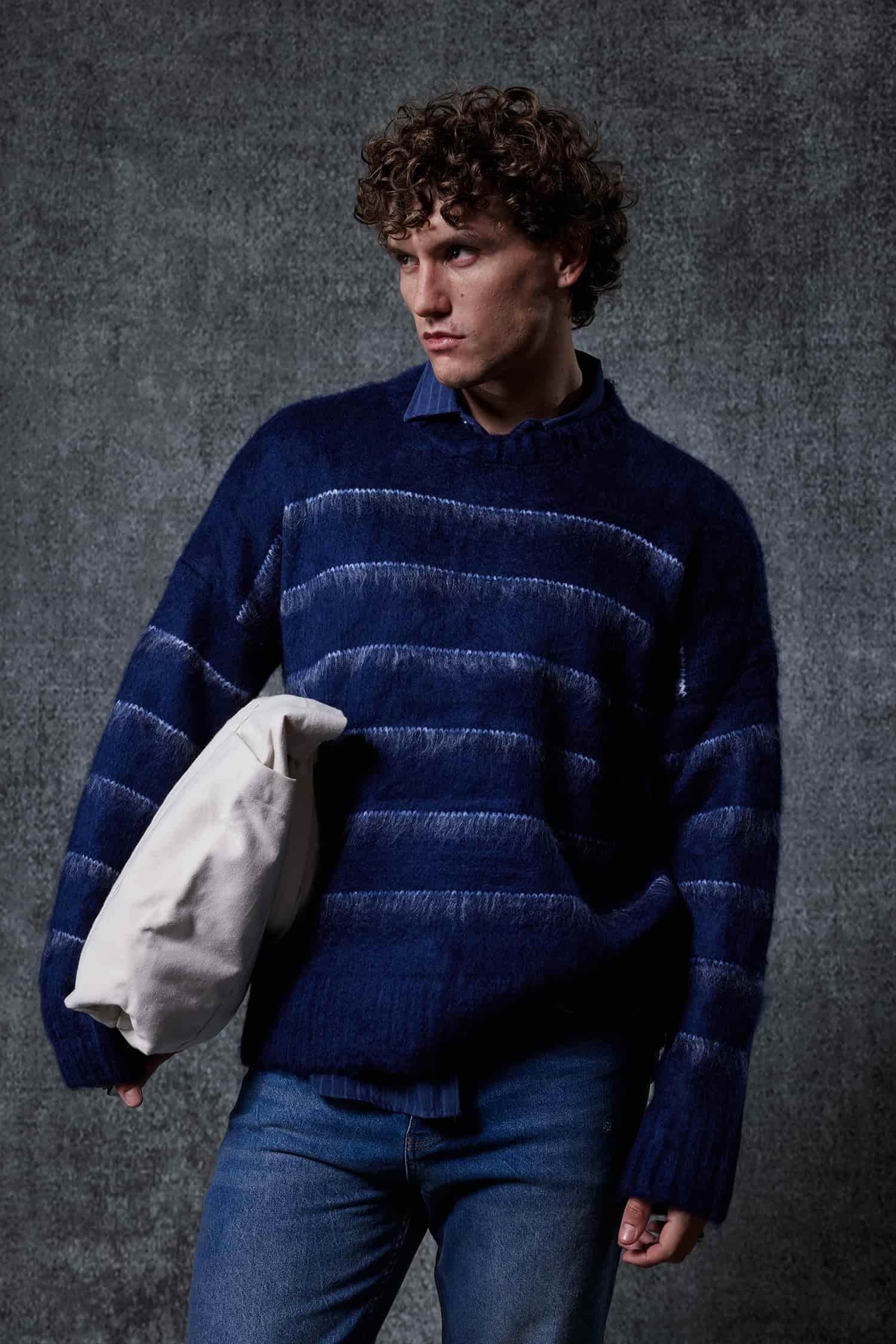 Erkek Oversize Çizgili Tüylü Triko Kazak Lacivert