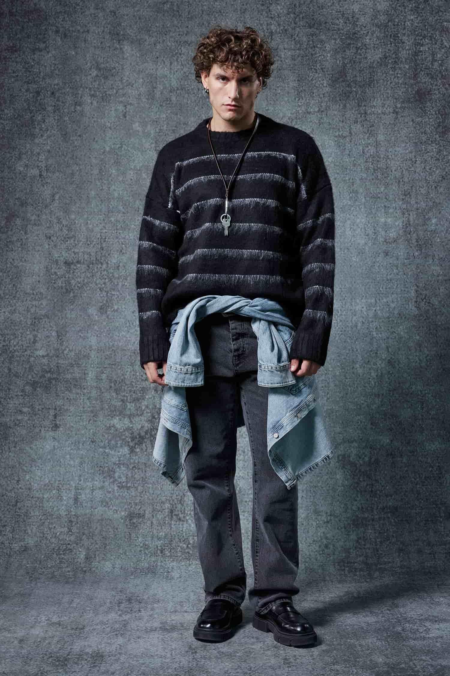 Erkek Oversize Çizgili Tüylü Triko Kazak Siyah