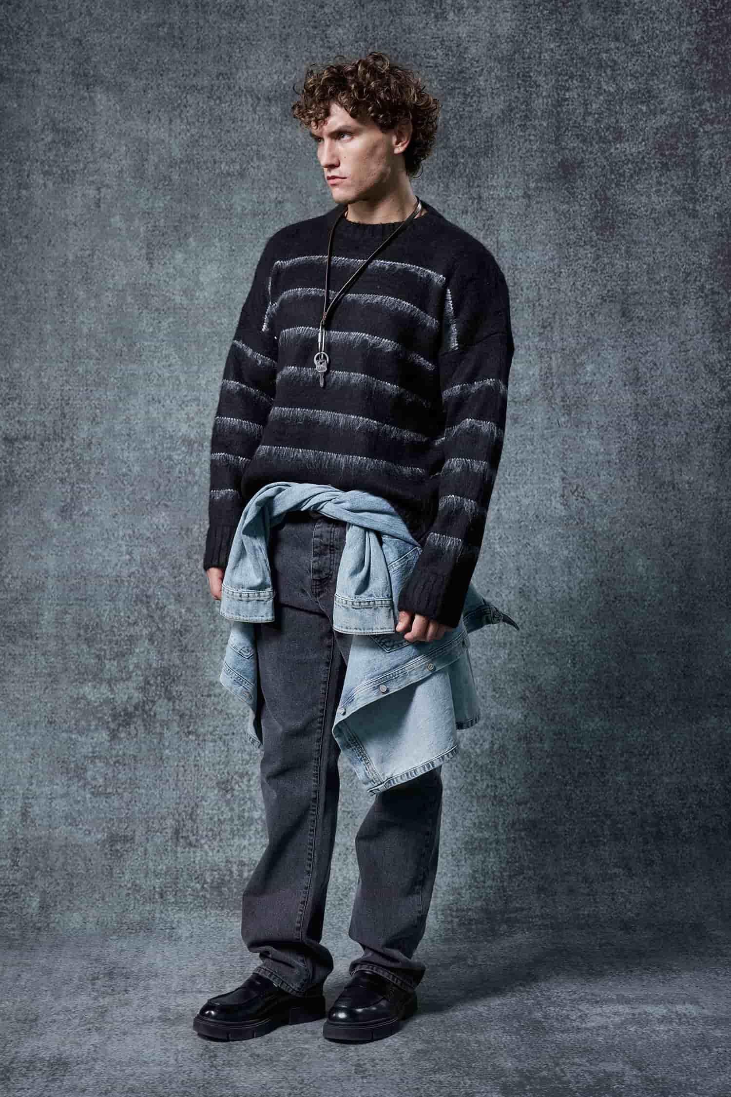 Erkek Oversize Çizgili Tüylü Triko Kazak Siyah