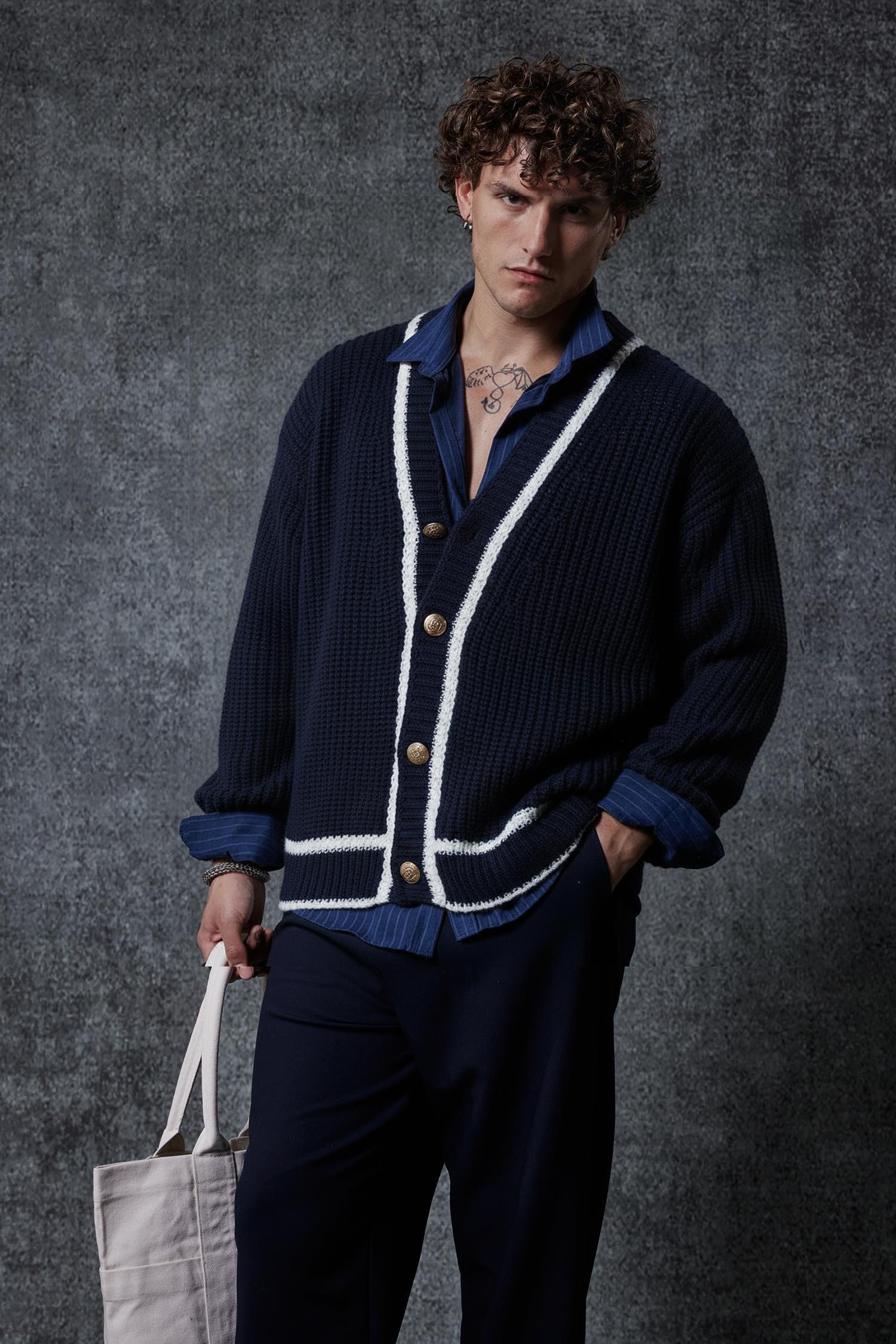 Erkek Oversize Kontrast Şeritli Düğmeli Örme Hırka Lacivert