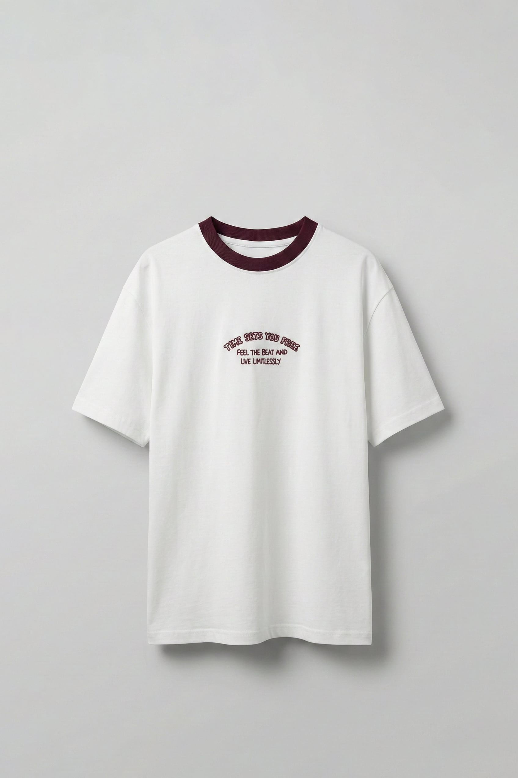 Erkek Oversize Minimal Nakış Detaylı Basic T-Shirt Beyaz / Mürdüm