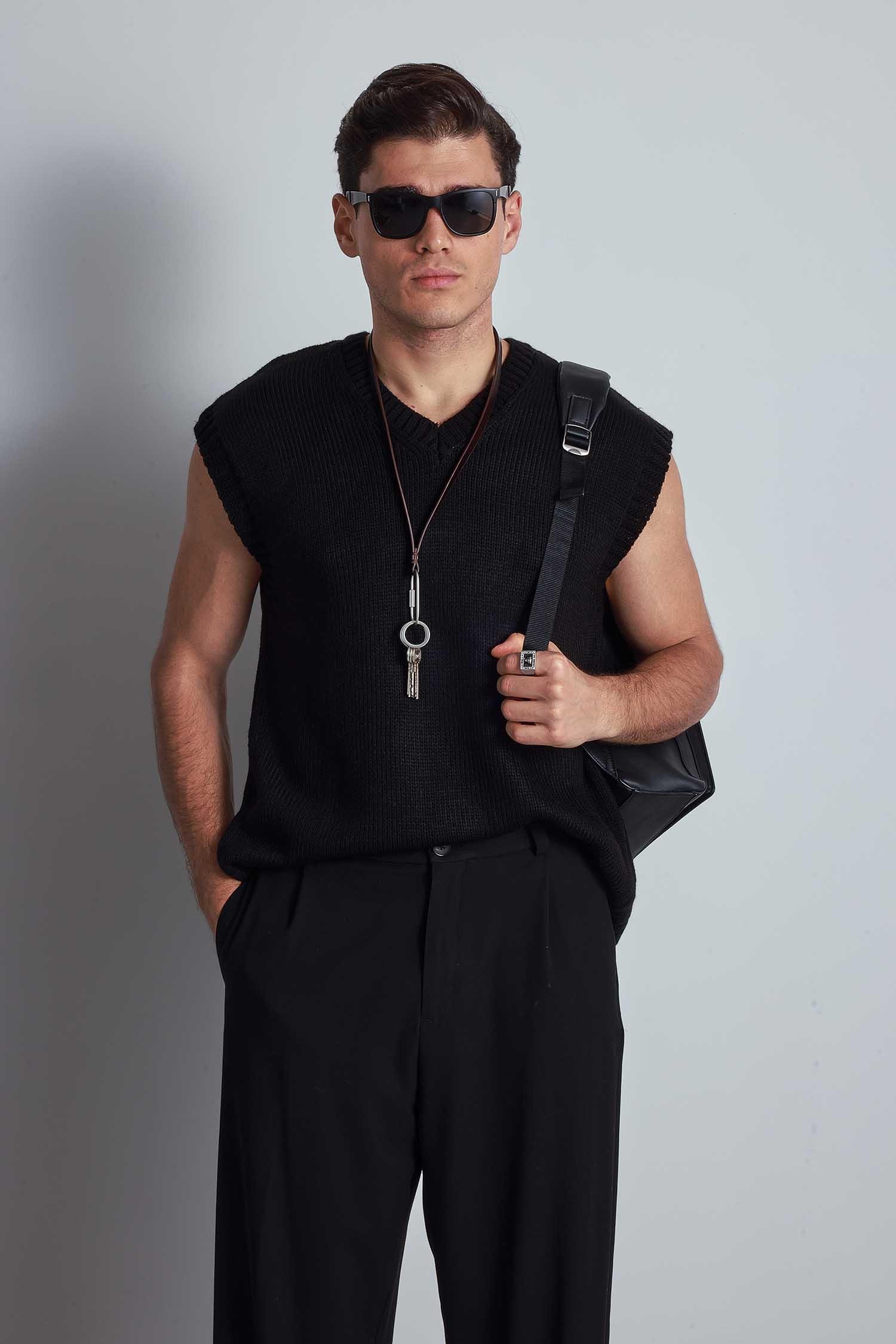 Erkek Oversize V Yaka Triko Süveter Siyah