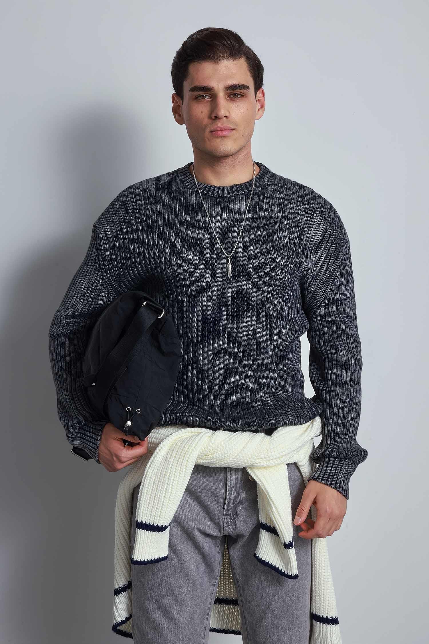 Erkek Oversize Yıkamalı Efektli Basic Kazak Siyah