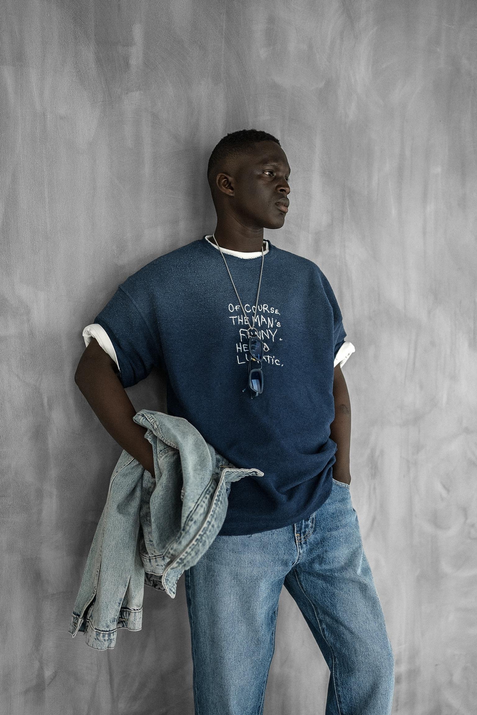 Erkek Renk Geçişli İşlemeli Oversize Dokulu T-Shirt Lacivert