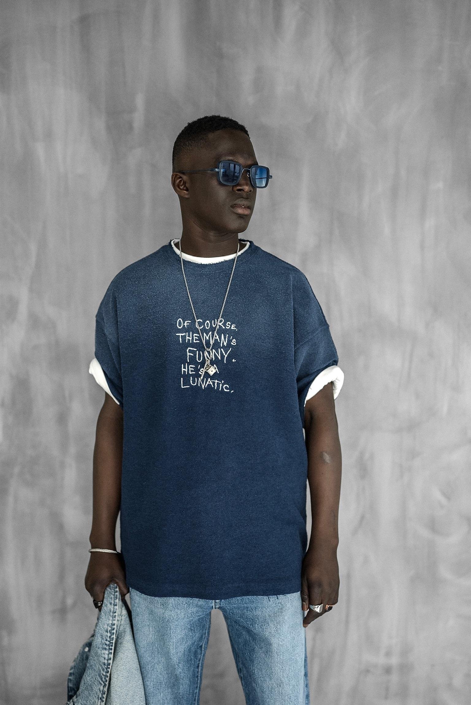 Erkek Renk Geçişli İşlemeli Oversize Dokulu T-Shirt Lacivert