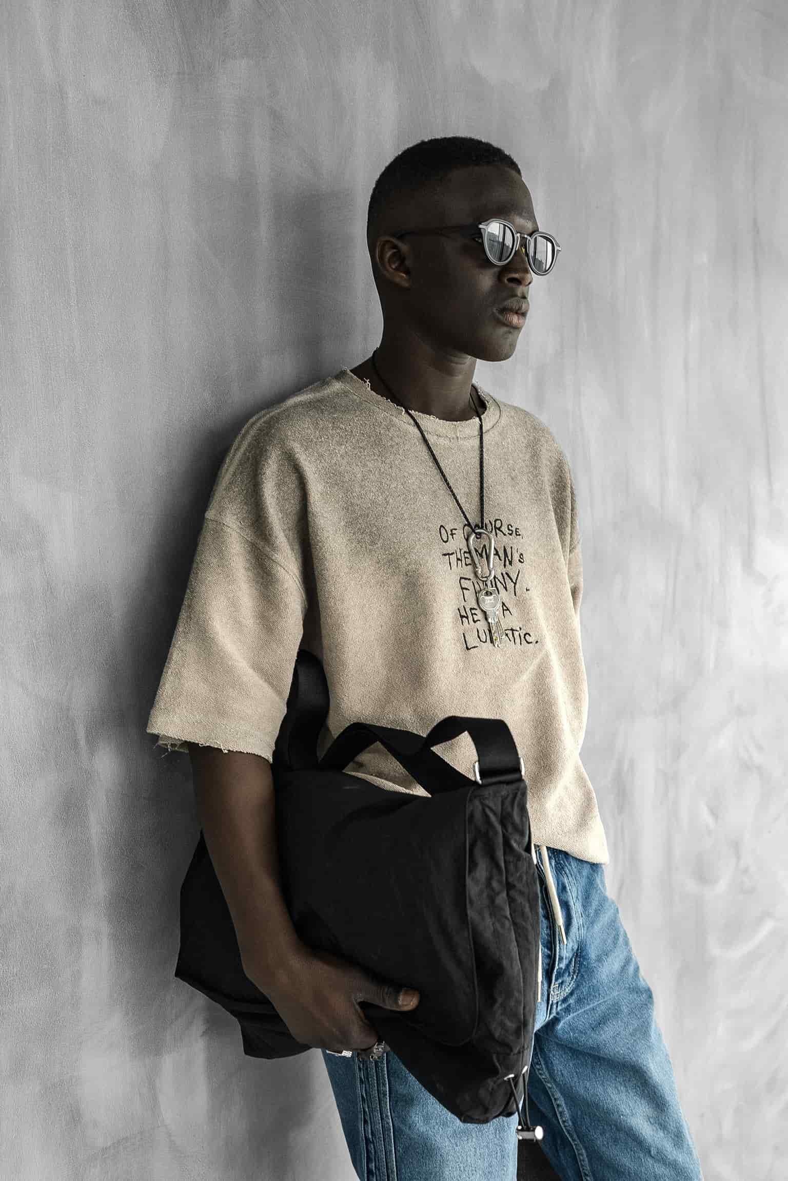 Erkek Renk Geçişli İşlemeli Oversize Dokulu T-Shirt Taş