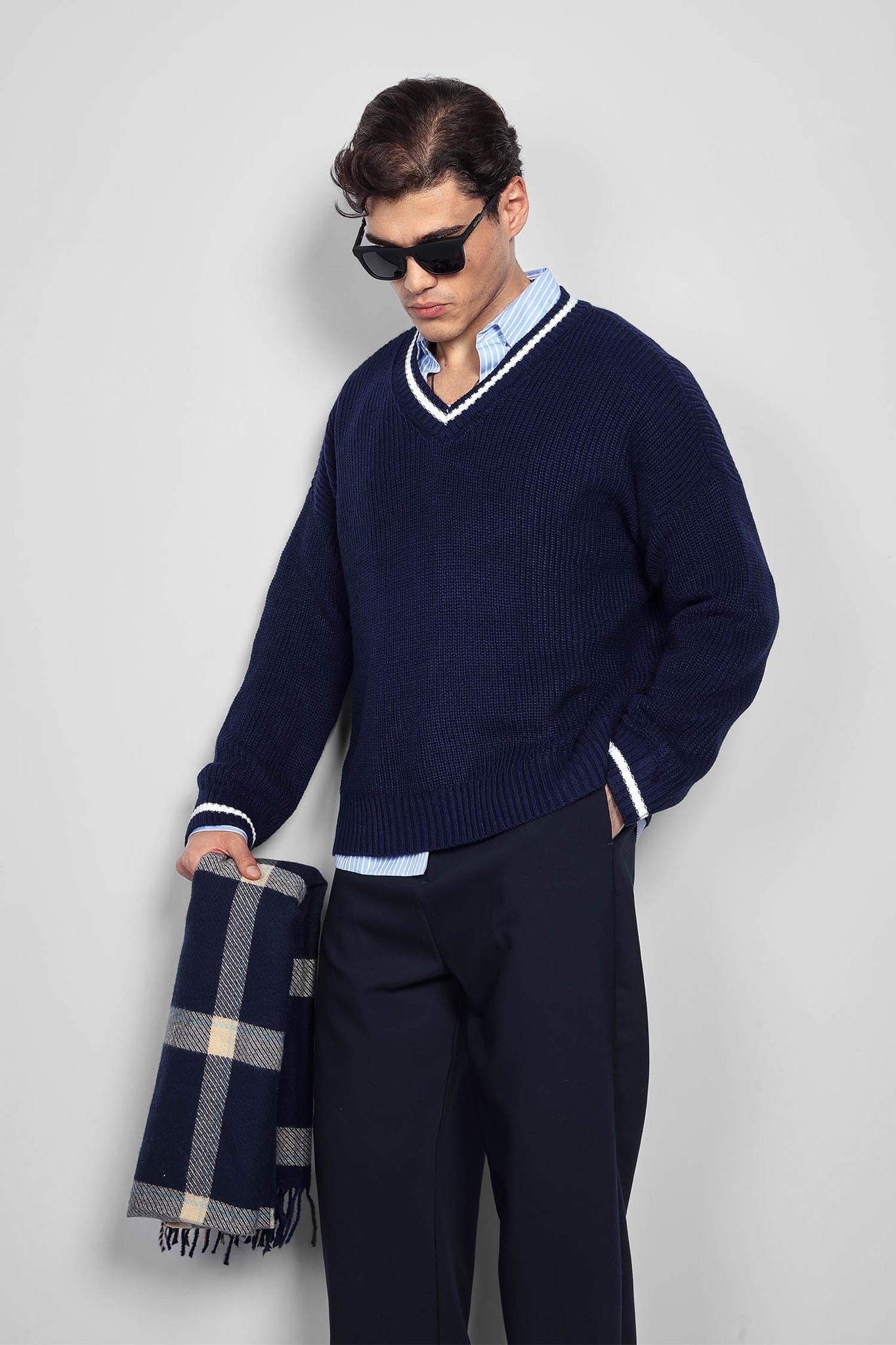 Erkek V Yaka Oversize Kontrast Detaylı Kazak Lacivert