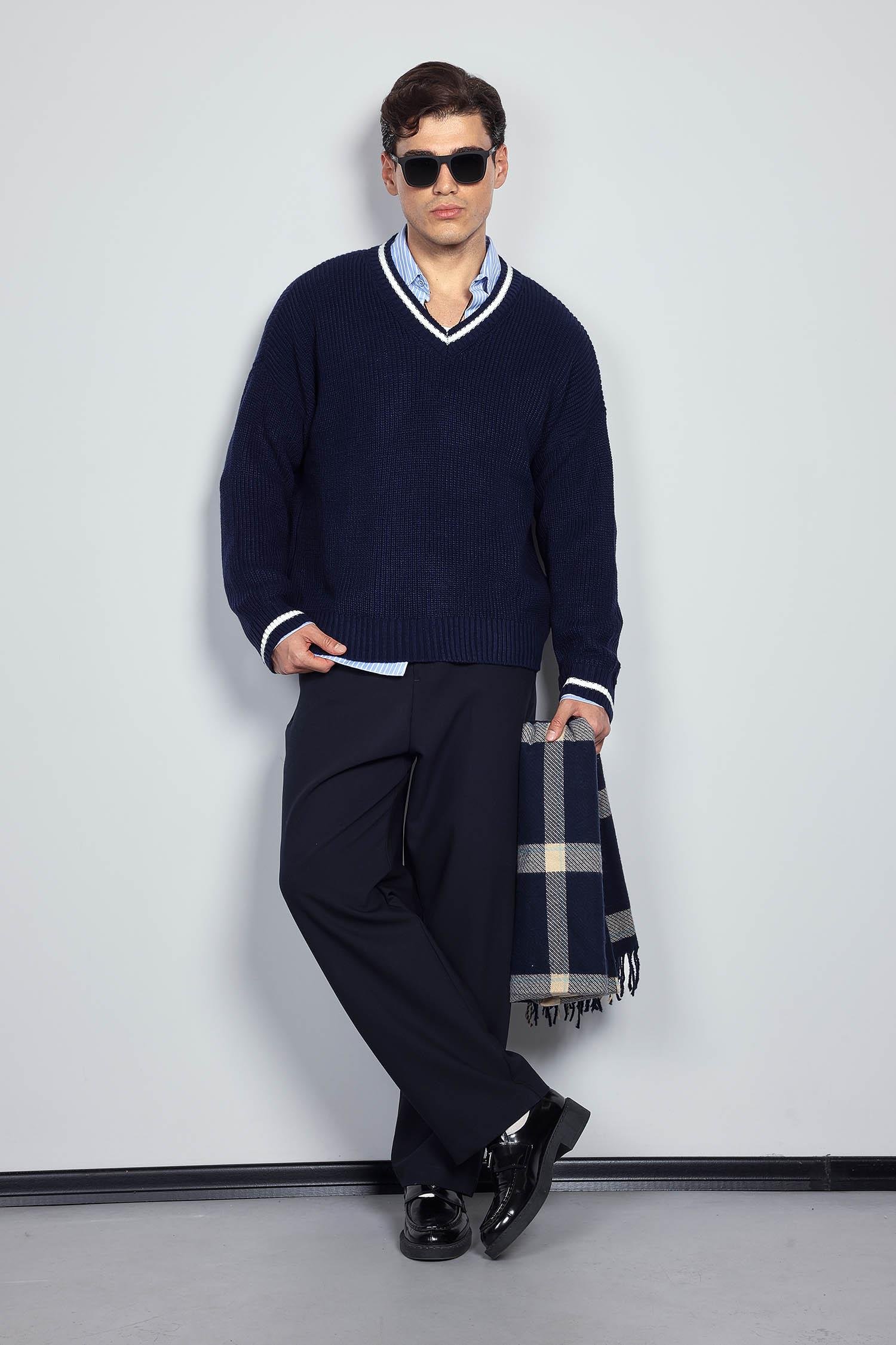 Erkek V Yaka Oversize Kontrast Detaylı Kazak Lacivert